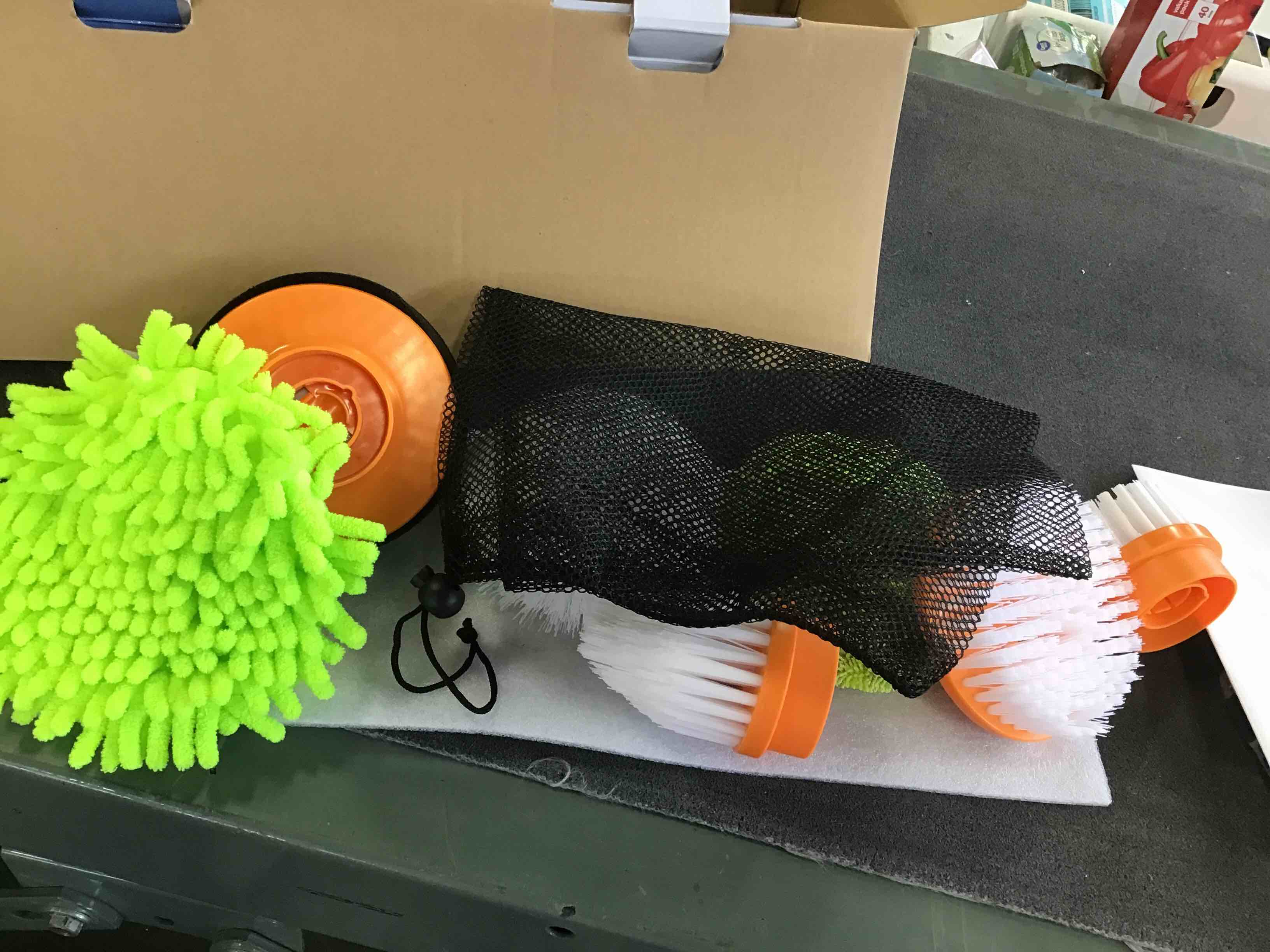 https://s3.amazonaws.com/lotting-images-prod/bidfta/RED5698719_1707420309621.jpeg