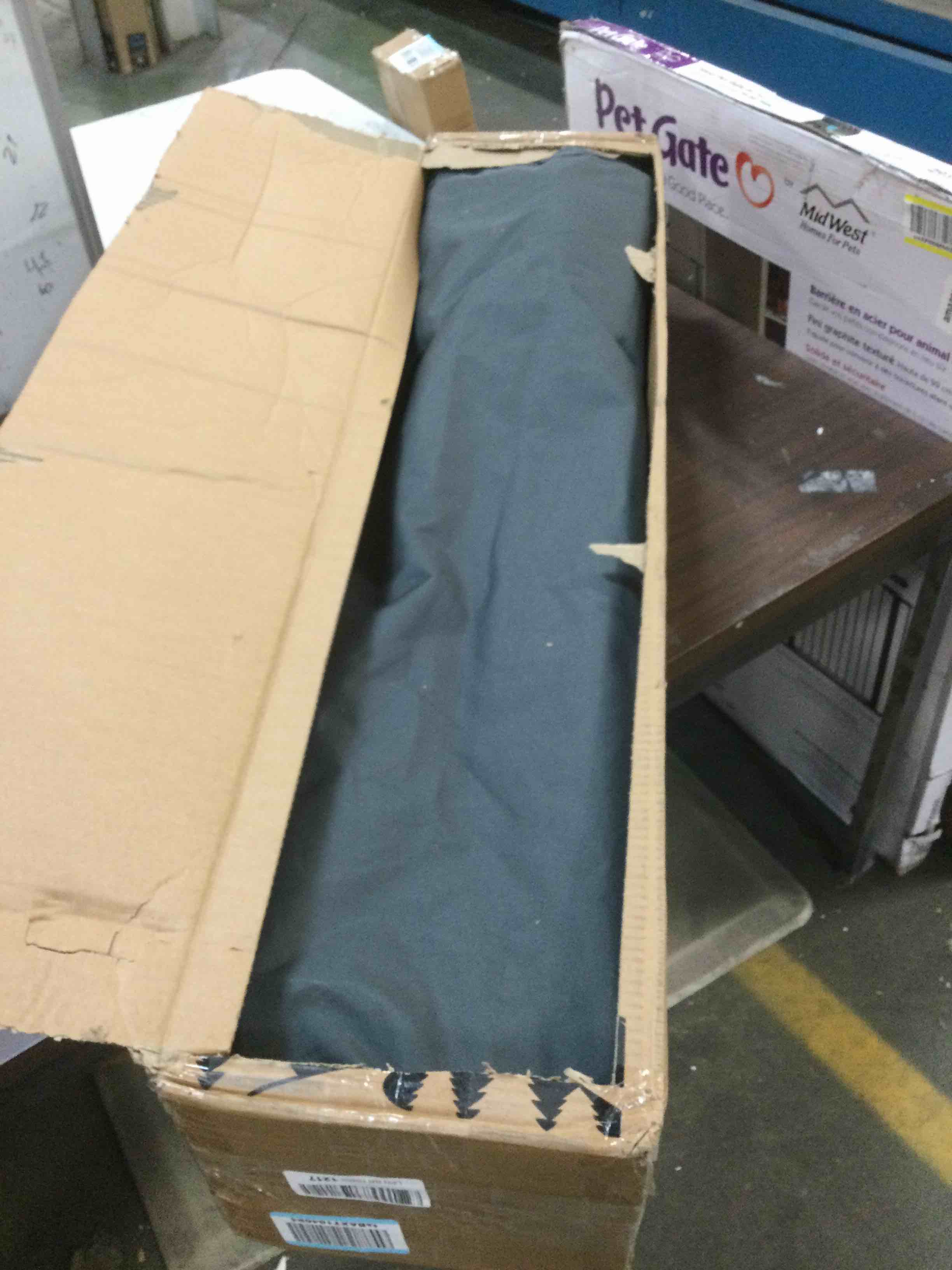 https://s3.amazonaws.com/lotting-images-prod/bidfta/RED5699095_1706111289365.jpeg
