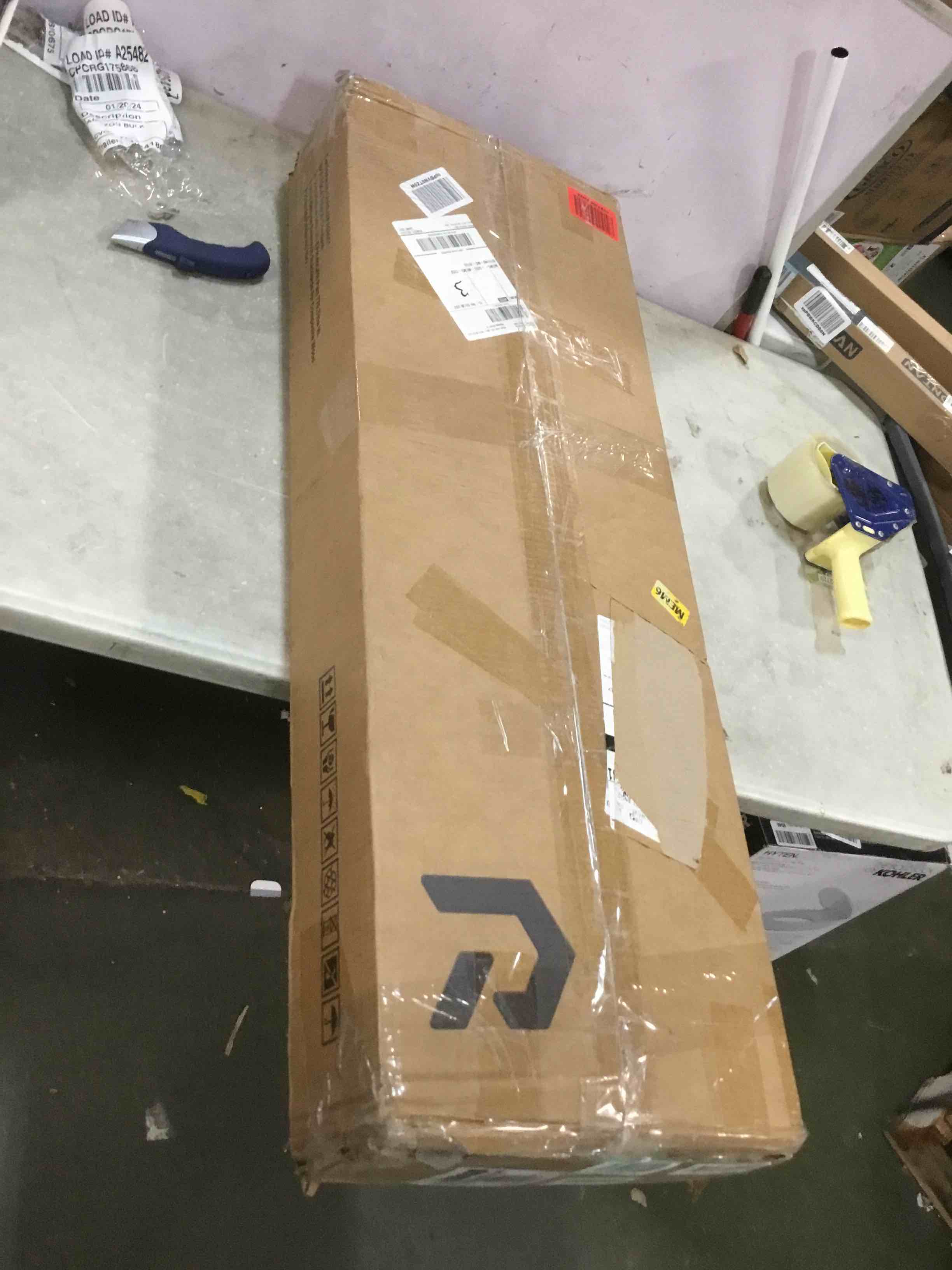 https://s3.amazonaws.com/lotting-images-prod/bidfta/RED5699302_1706208426980.jpeg