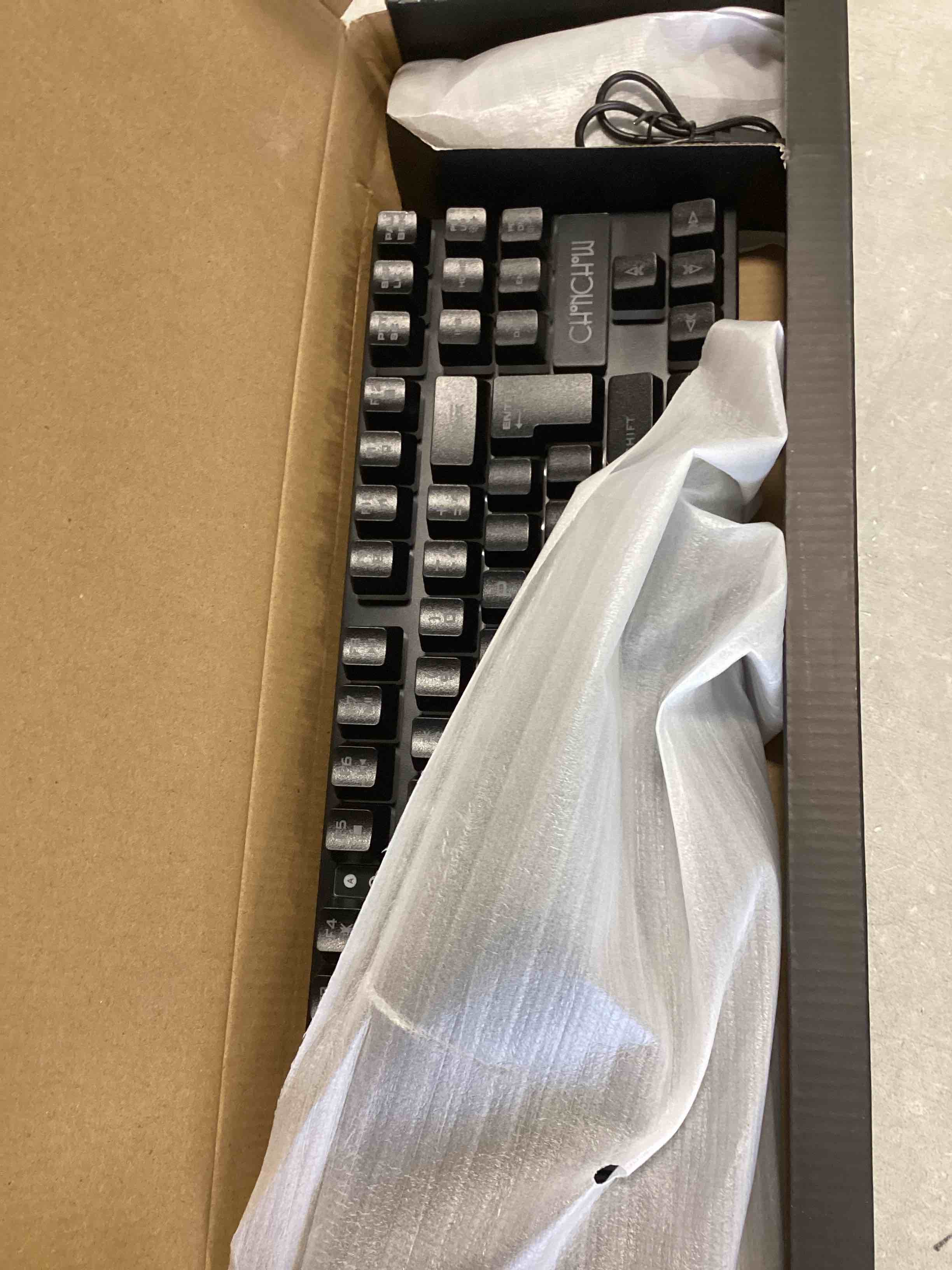 https://s3.amazonaws.com/lotting-images-prod/bidfta/RED5700331_1706803090722.jpeg