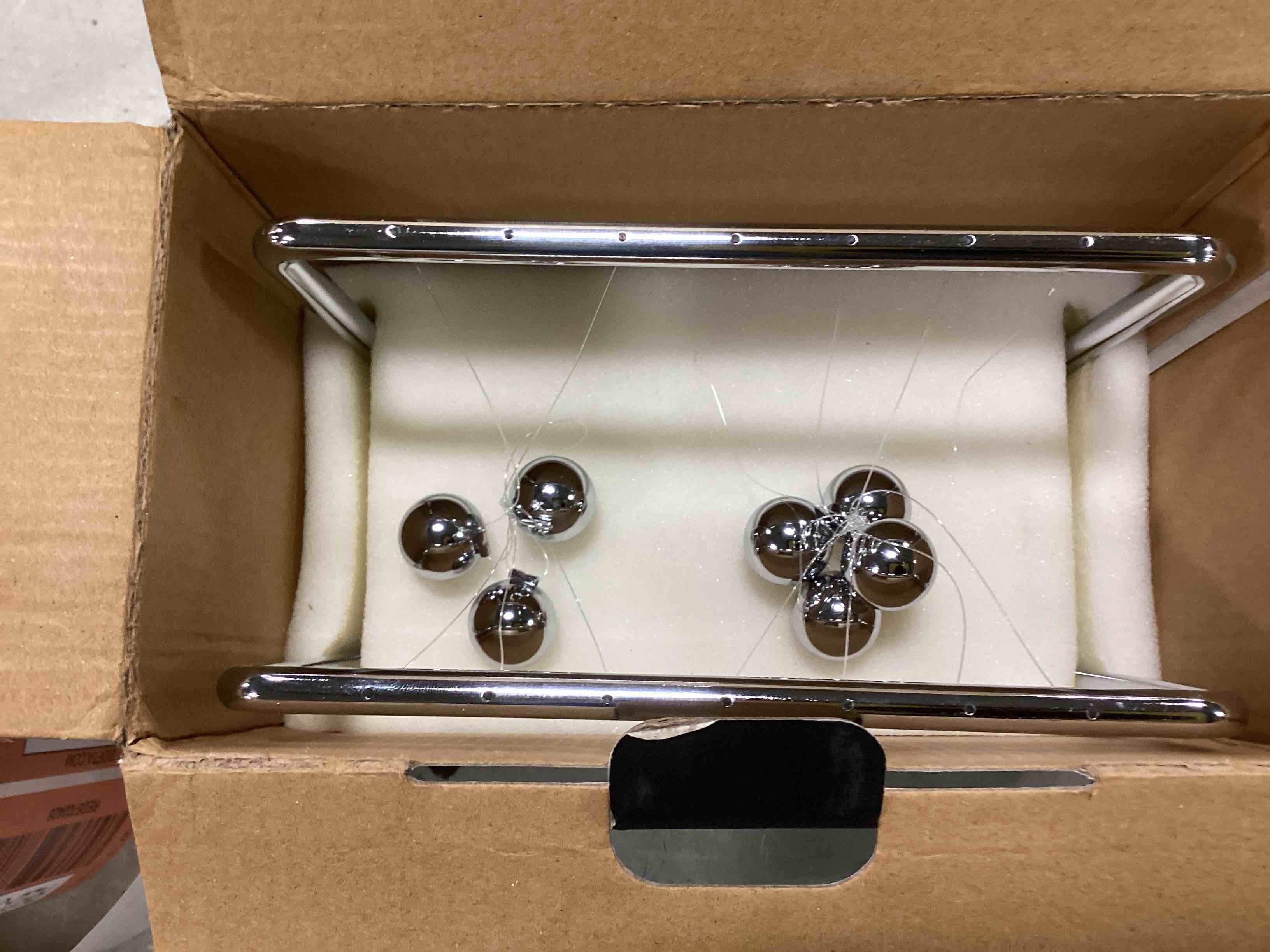 https://s3.amazonaws.com/lotting-images-prod/bidfta/RED5700423_1706874247387.jpeg