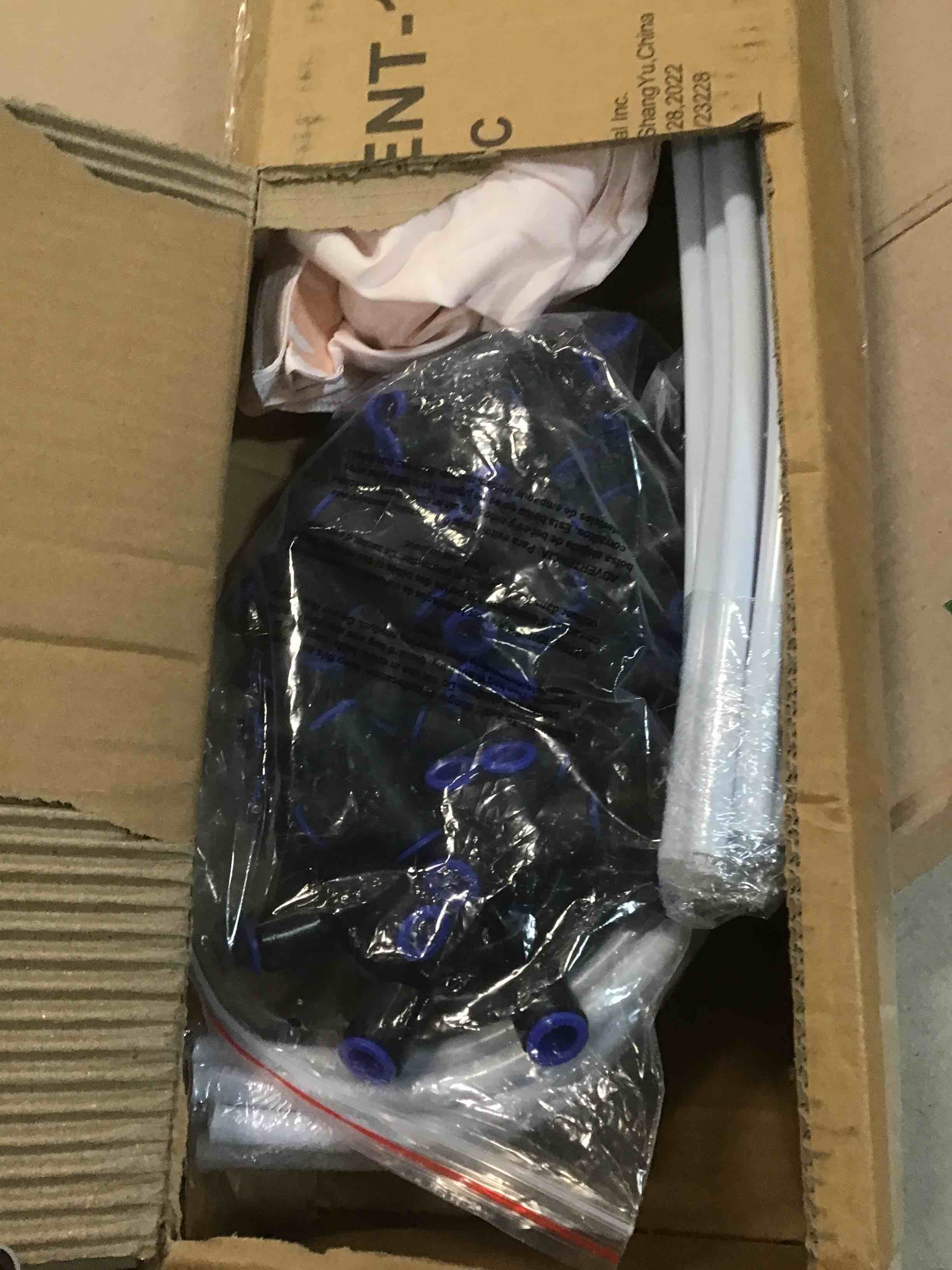 https://s3.amazonaws.com/lotting-images-prod/bidfta/RED5700460_1705780230464.jpeg