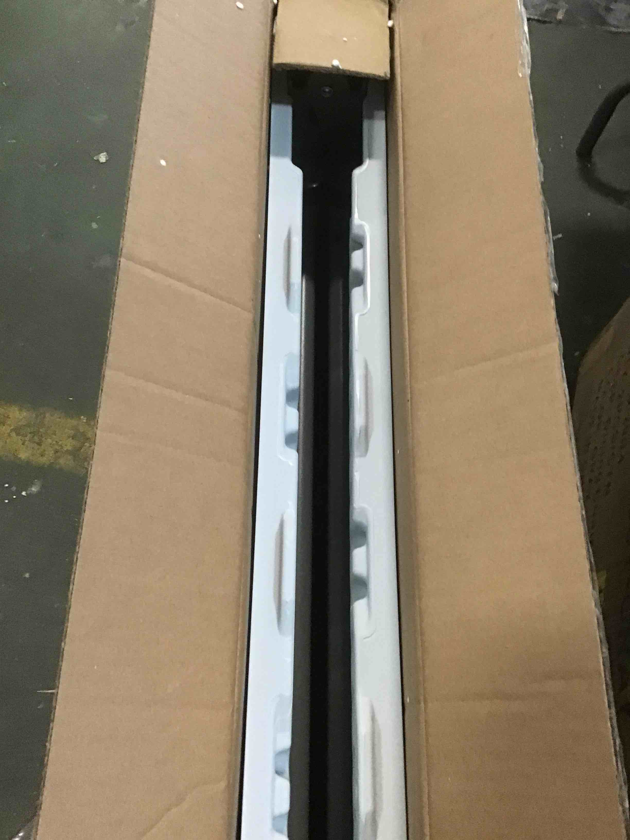 https://s3.amazonaws.com/lotting-images-prod/bidfta/RED5700473_1705783633882.jpeg