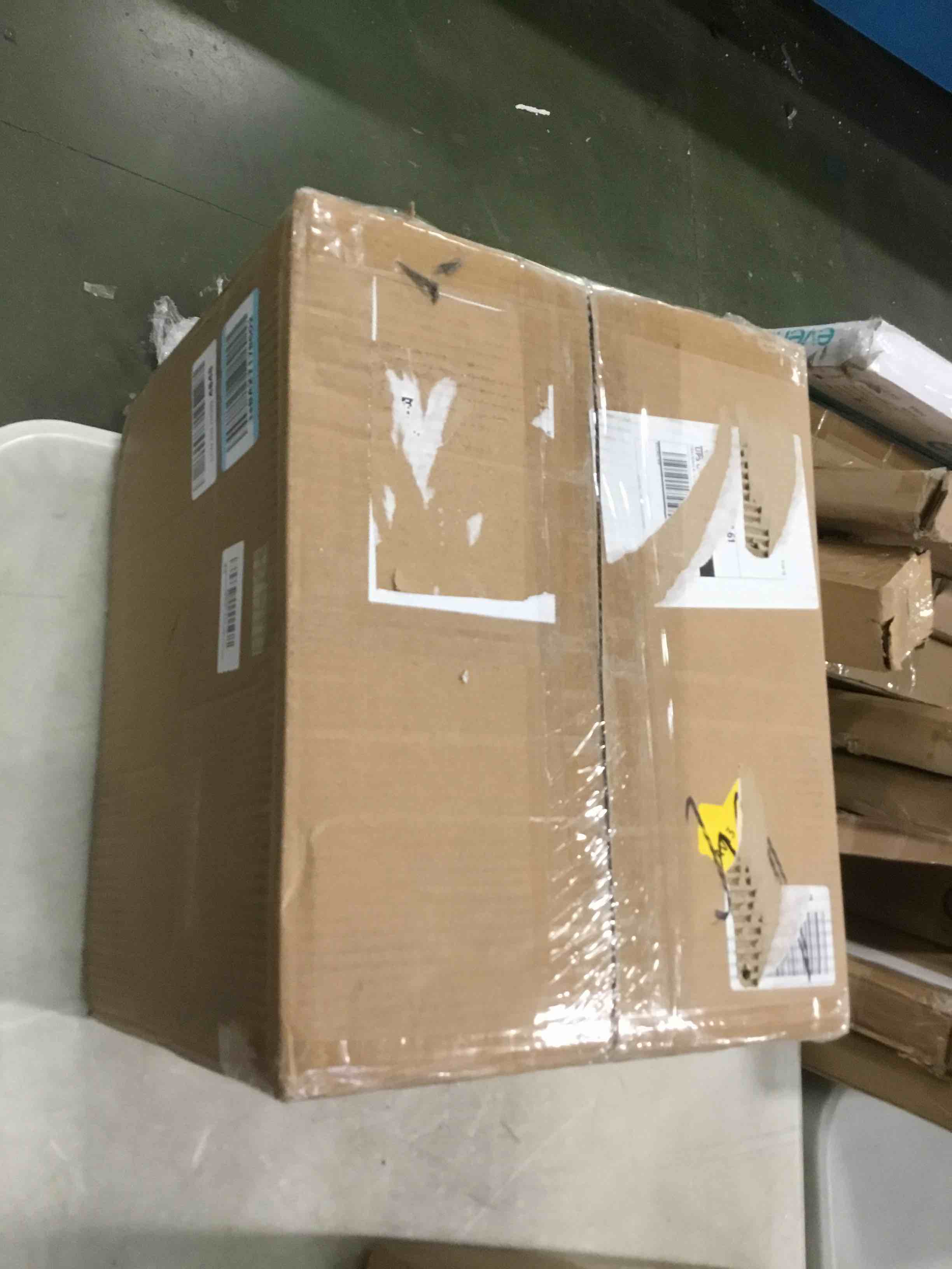 https://s3.amazonaws.com/lotting-images-prod/bidfta/RED5700851_1706113517064.jpeg