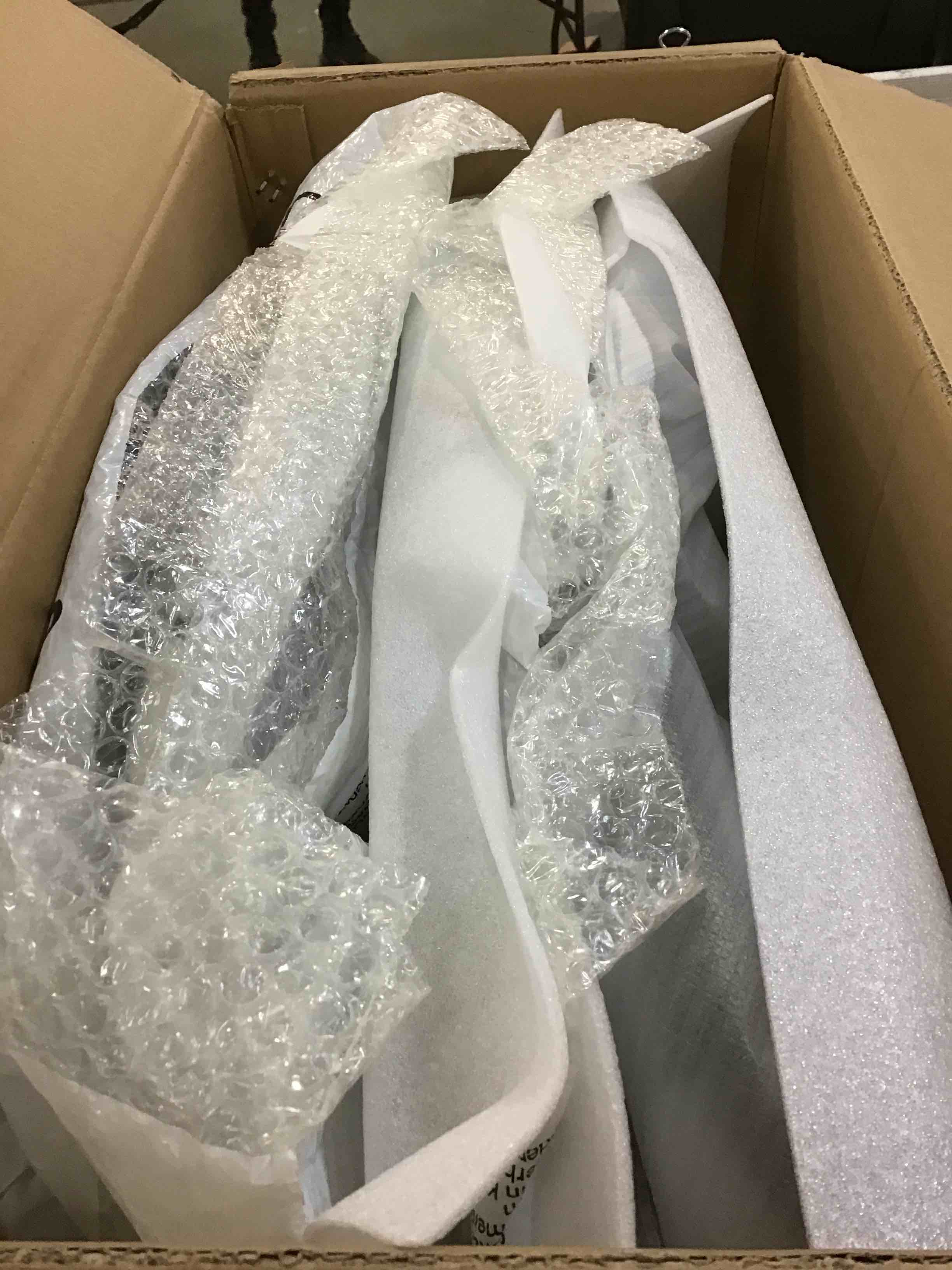 https://s3.amazonaws.com/lotting-images-prod/bidfta/RED5703721_1705932538788.jpeg
