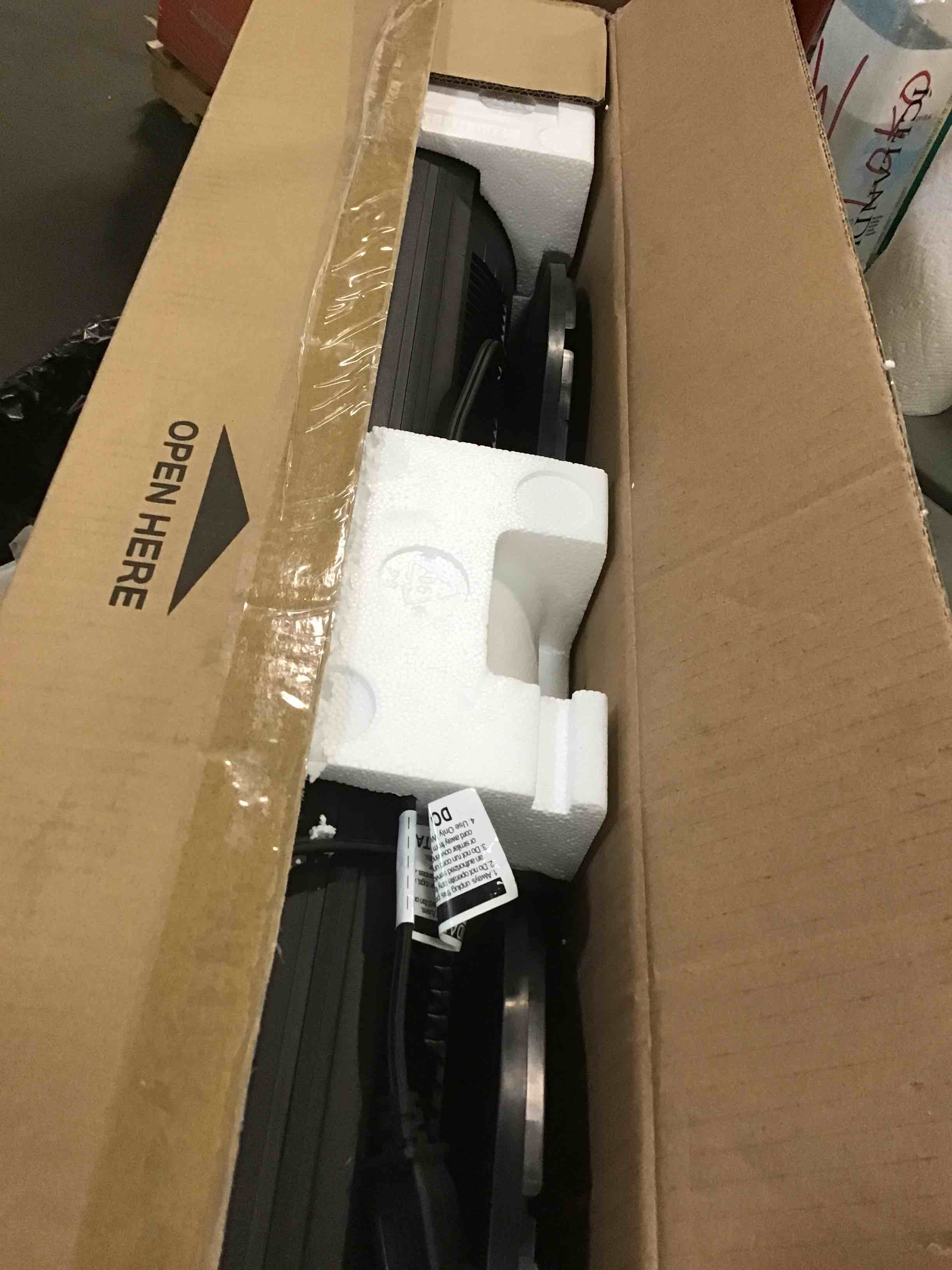 https://s3.amazonaws.com/lotting-images-prod/bidfta/RED5703916_1706012152751.jpeg