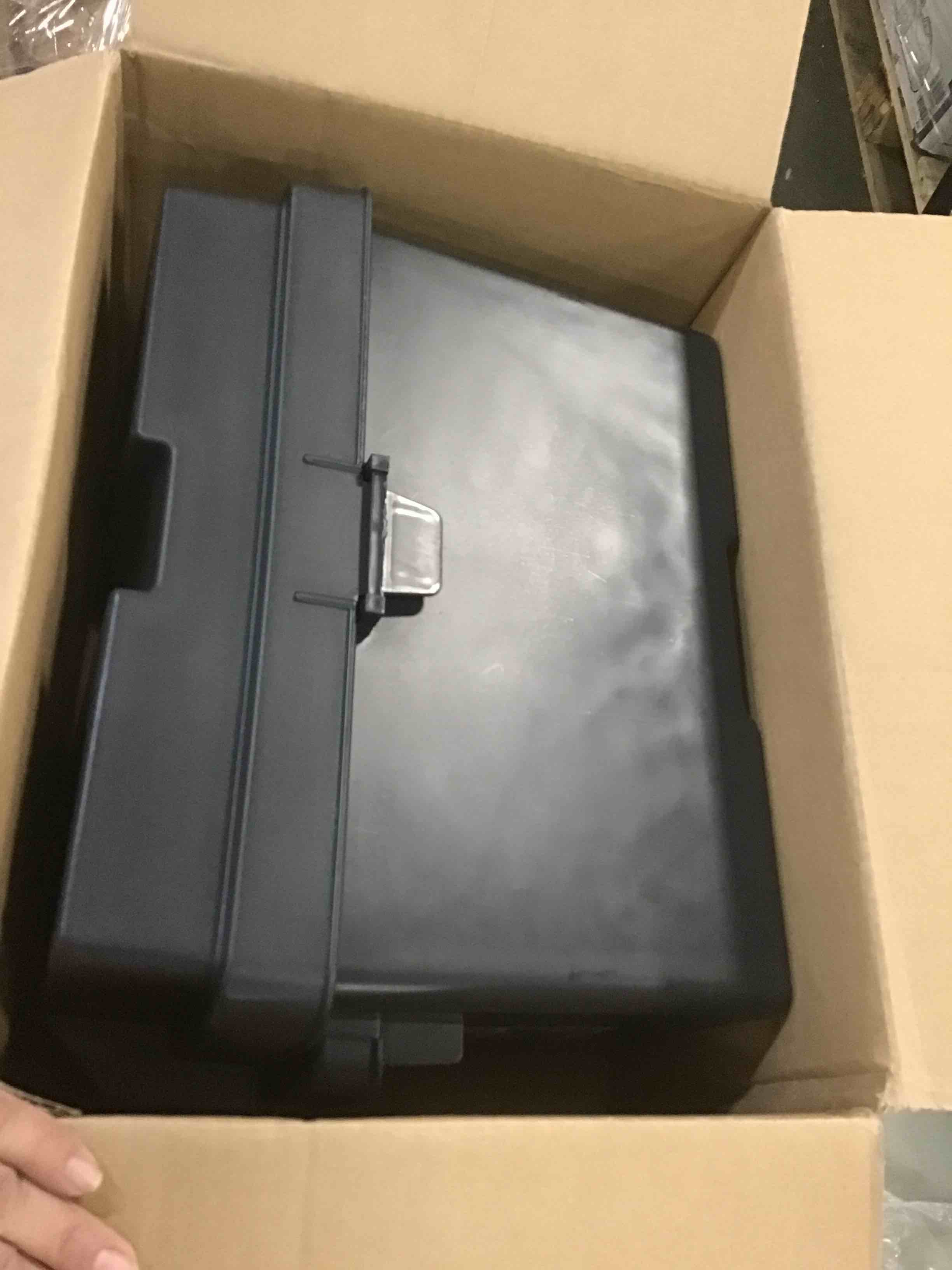 https://s3.amazonaws.com/lotting-images-prod/bidfta/RED5703963_1706016804368.jpeg