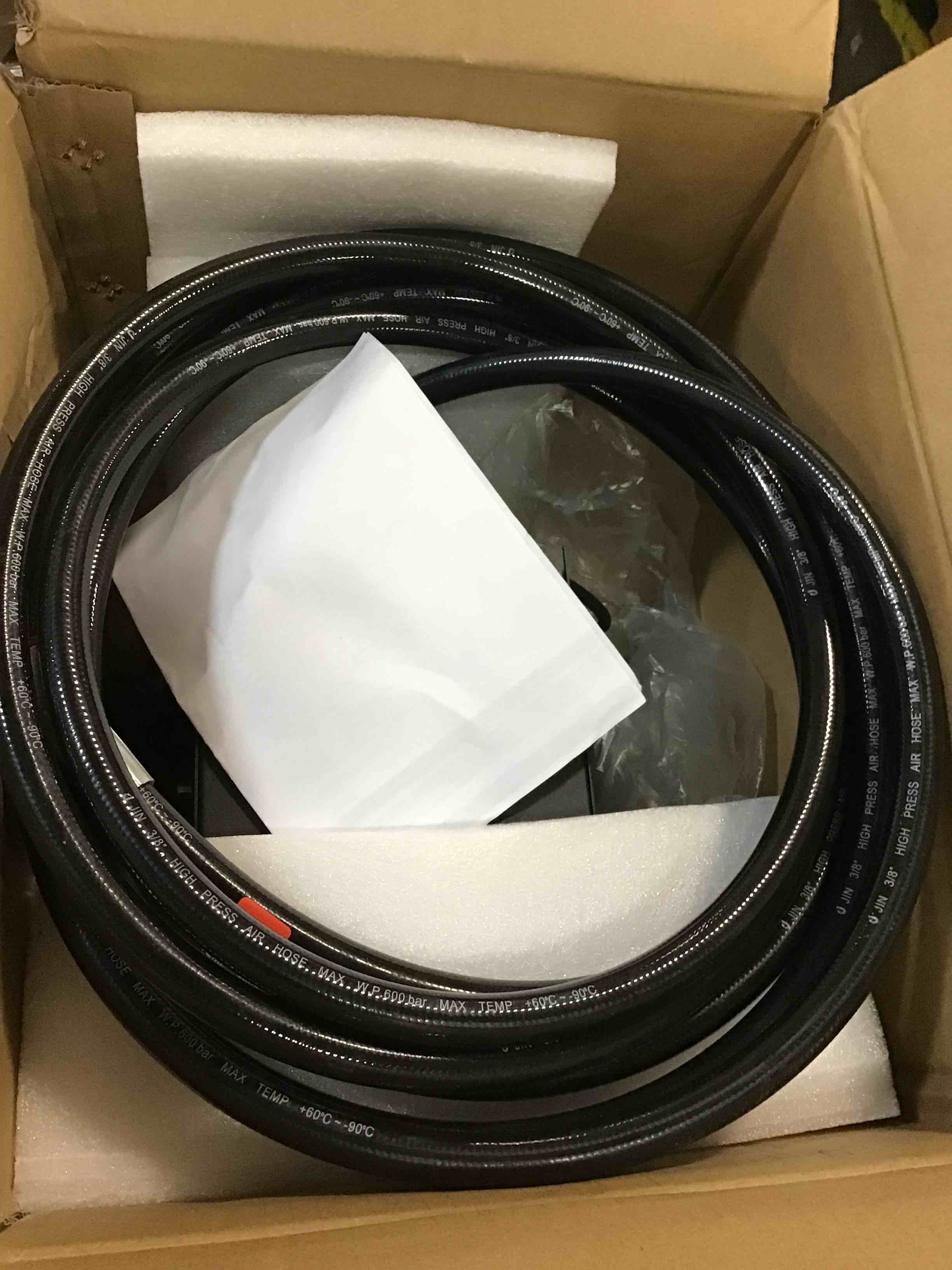https://s3.amazonaws.com/lotting-images-prod/bidfta/RED5704031_1706024409550.jpeg