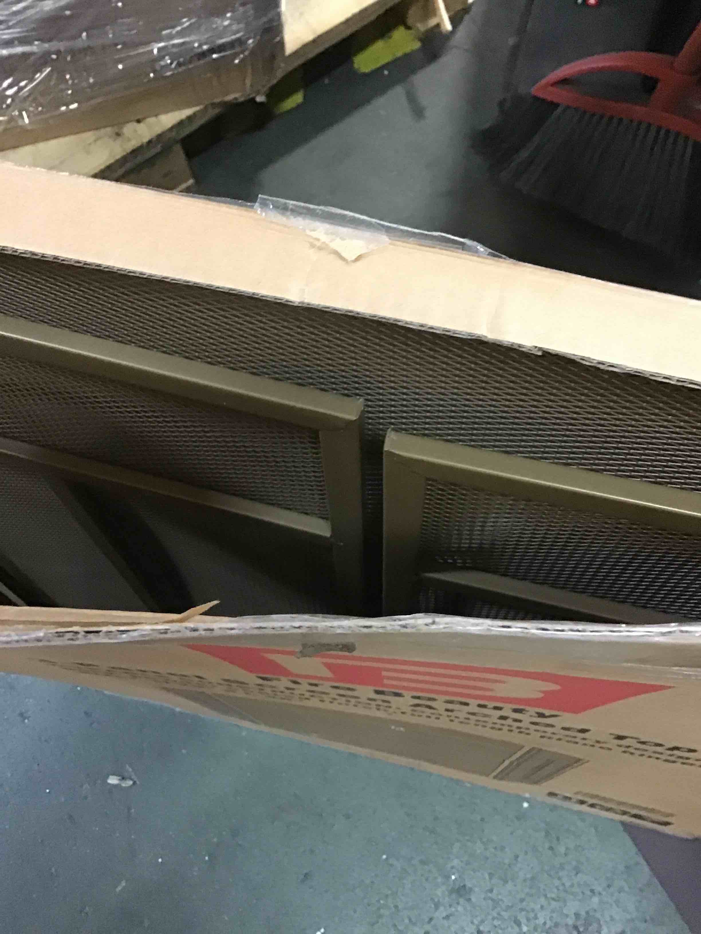https://s3.amazonaws.com/lotting-images-prod/bidfta/RED5704130_1706037236440.jpeg