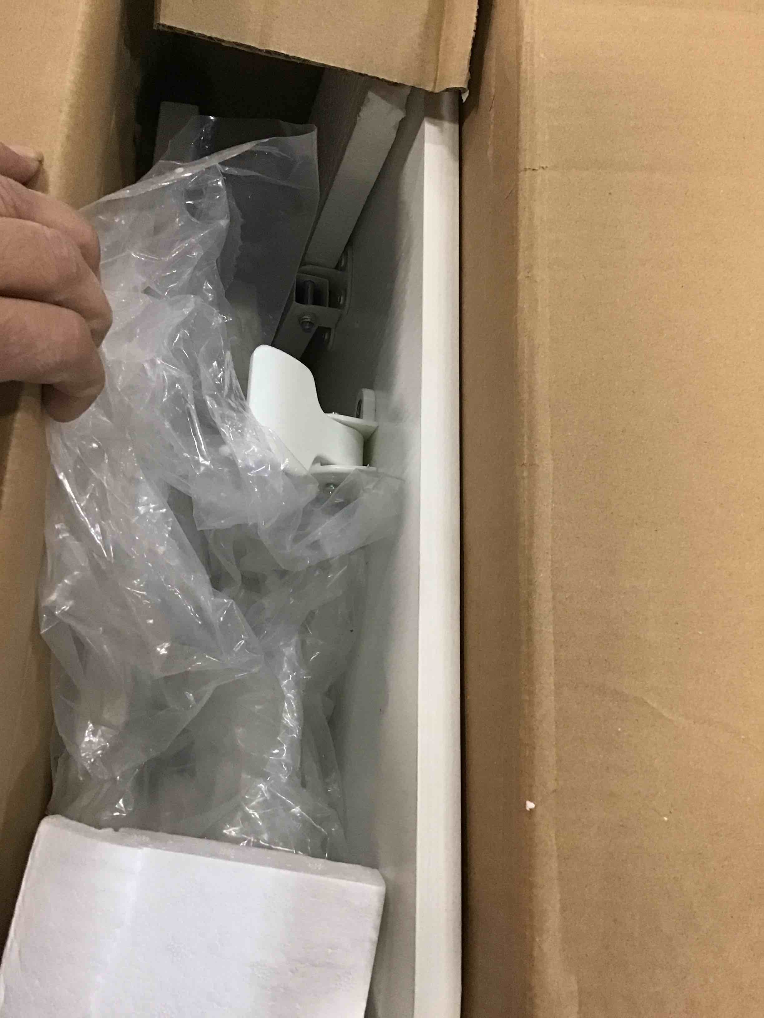 https://s3.amazonaws.com/lotting-images-prod/bidfta/RED5704239_1706105101124.jpeg