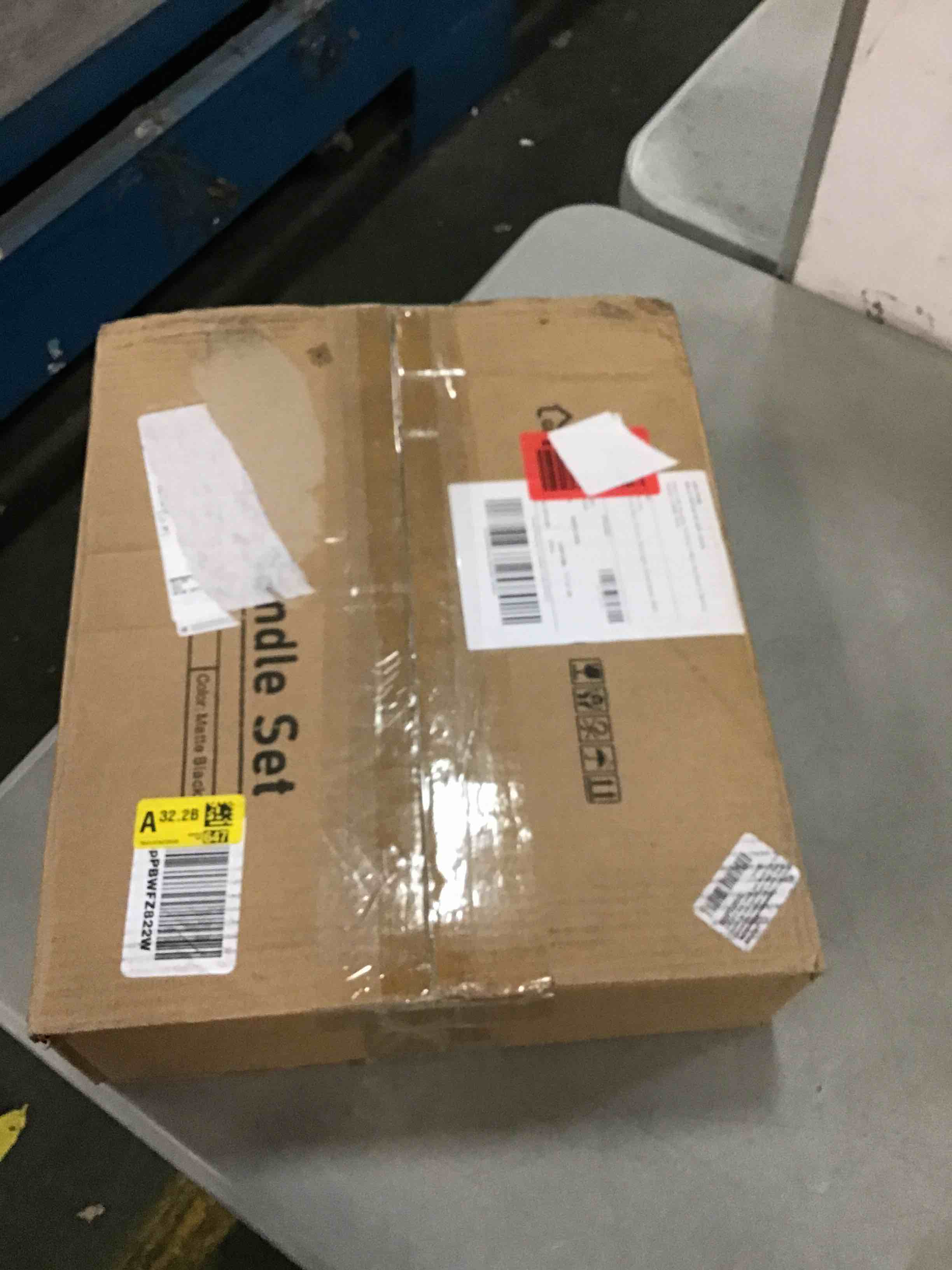 https://s3.amazonaws.com/lotting-images-prod/bidfta/RED5704376_1706122988001.jpeg