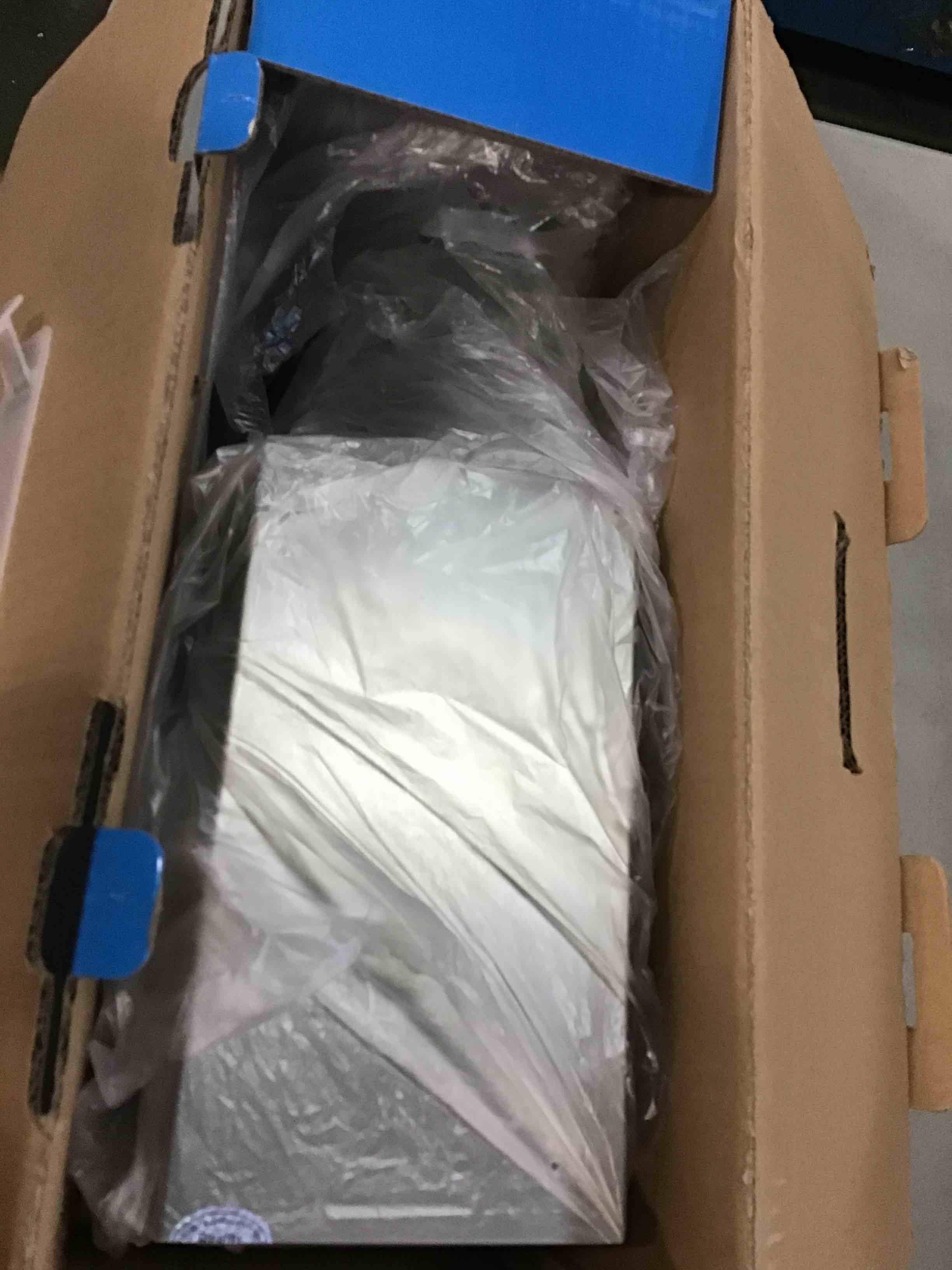 https://s3.amazonaws.com/lotting-images-prod/bidfta/RED5704386_1706123785205.jpeg