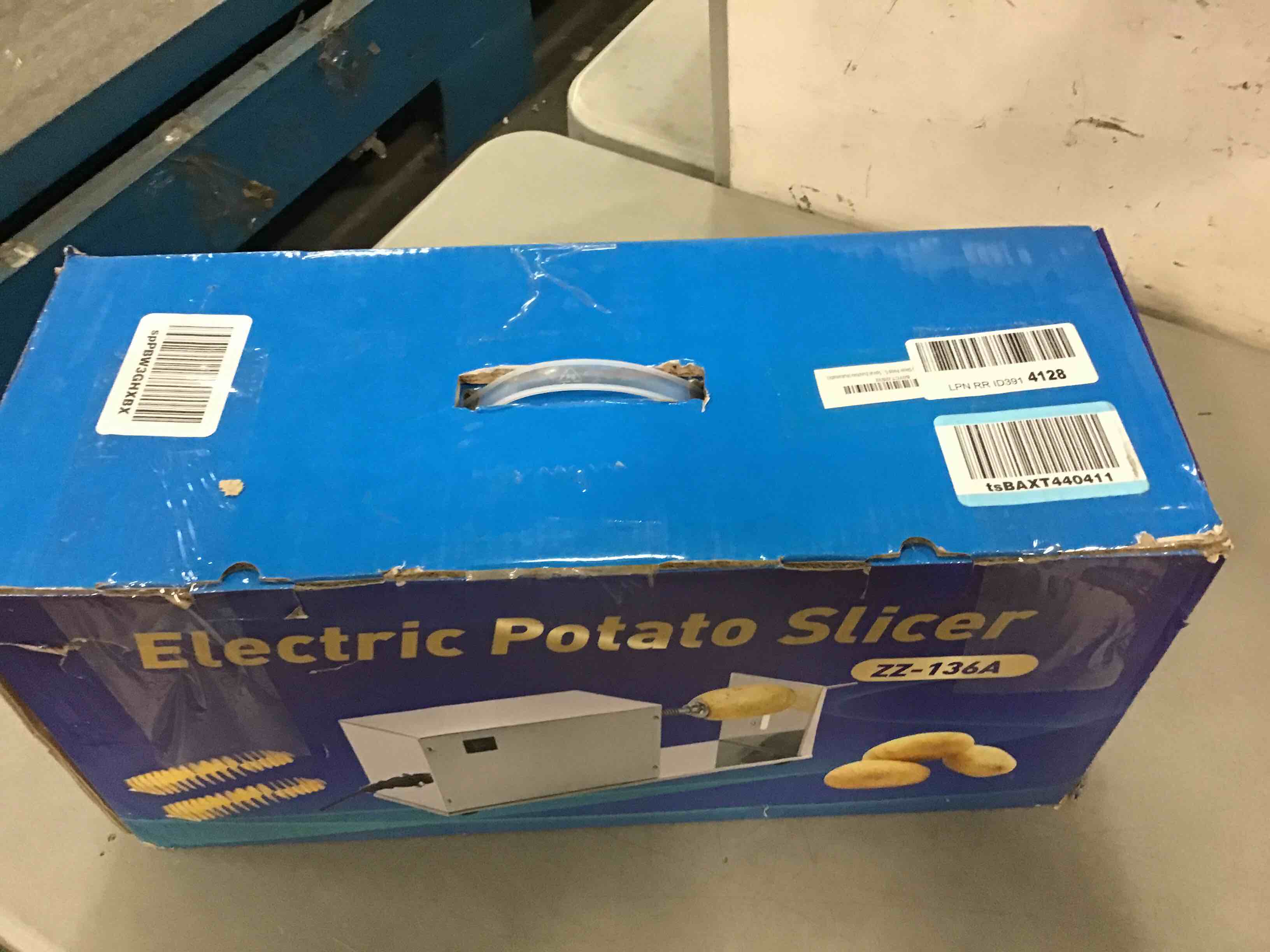https://s3.amazonaws.com/lotting-images-prod/bidfta/RED5704386_1706123804400.jpeg