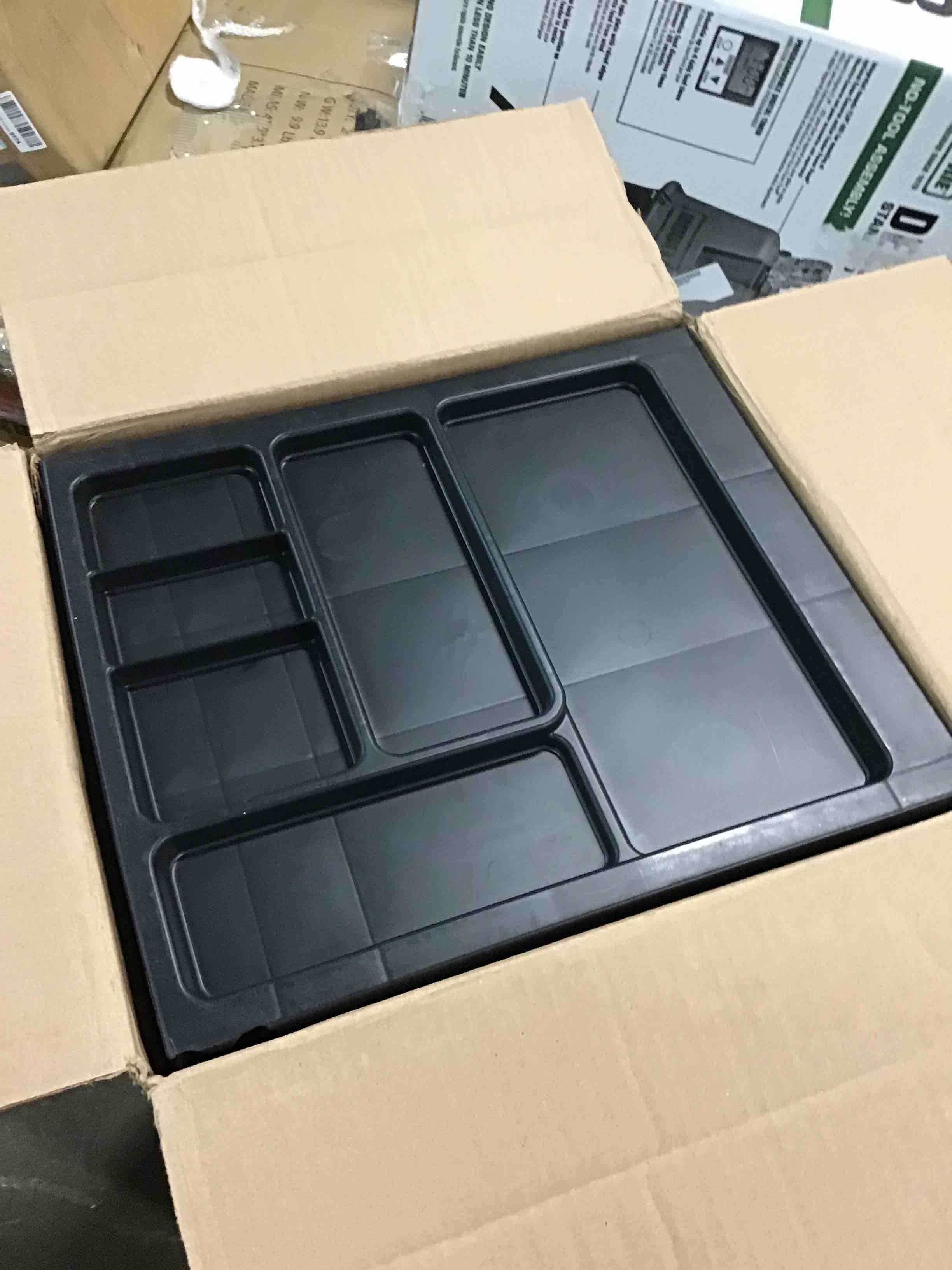 https://s3.amazonaws.com/lotting-images-prod/bidfta/RED5704418_1706128403309.jpeg