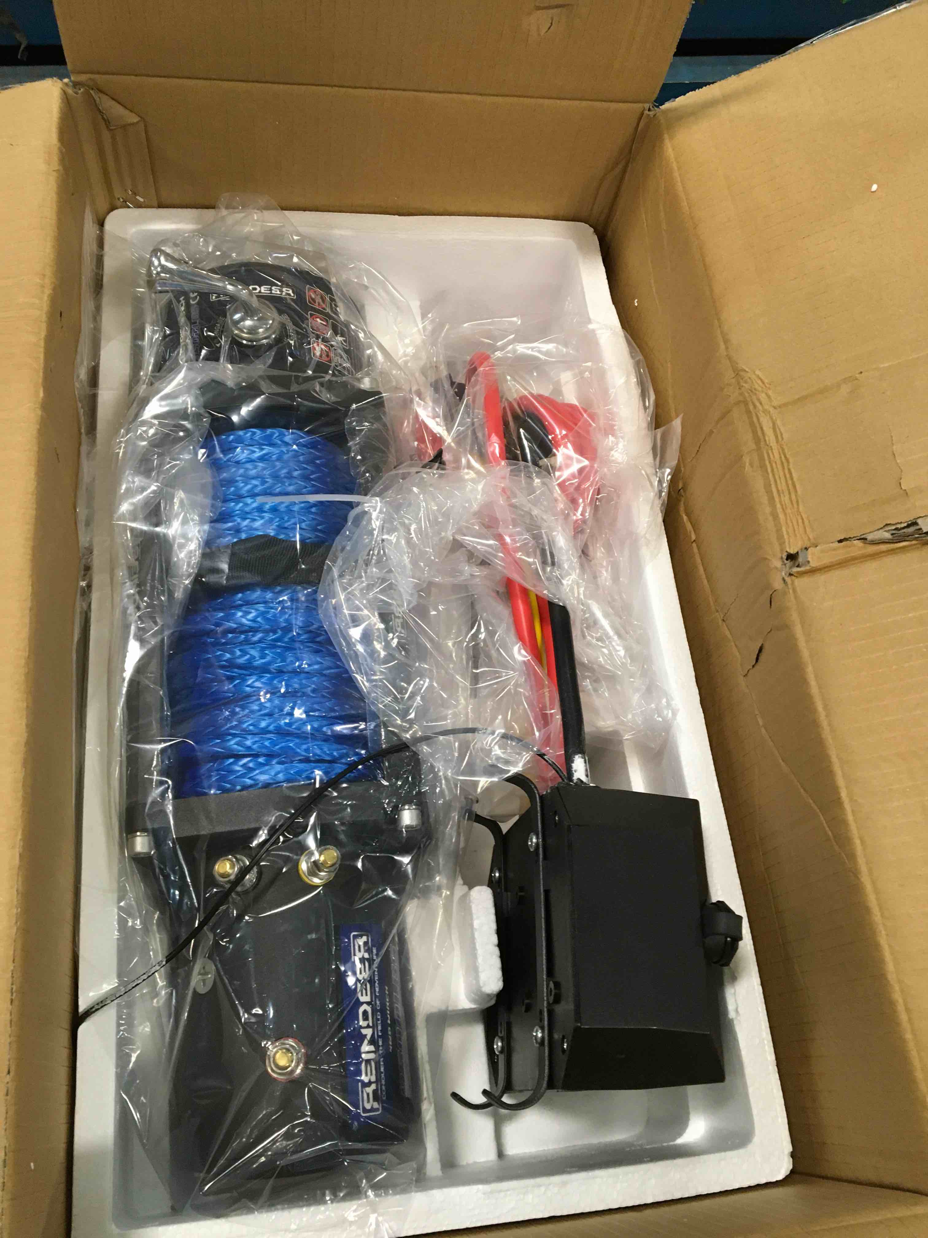 https://s3.amazonaws.com/lotting-images-prod/bidfta/RED5704940_1706277788735.jpeg