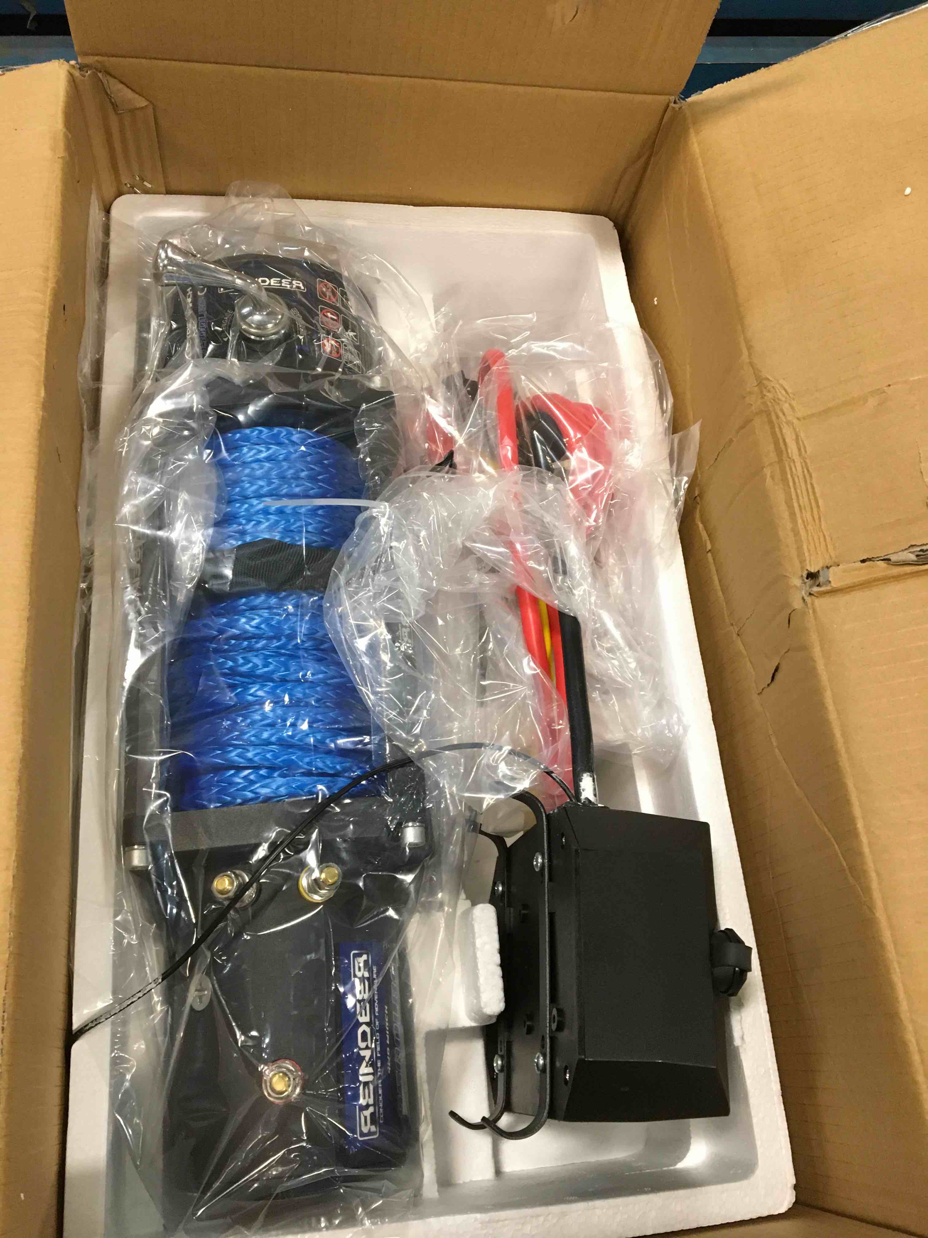 https://s3.amazonaws.com/lotting-images-prod/bidfta/RED5704940_1706277790460.jpeg