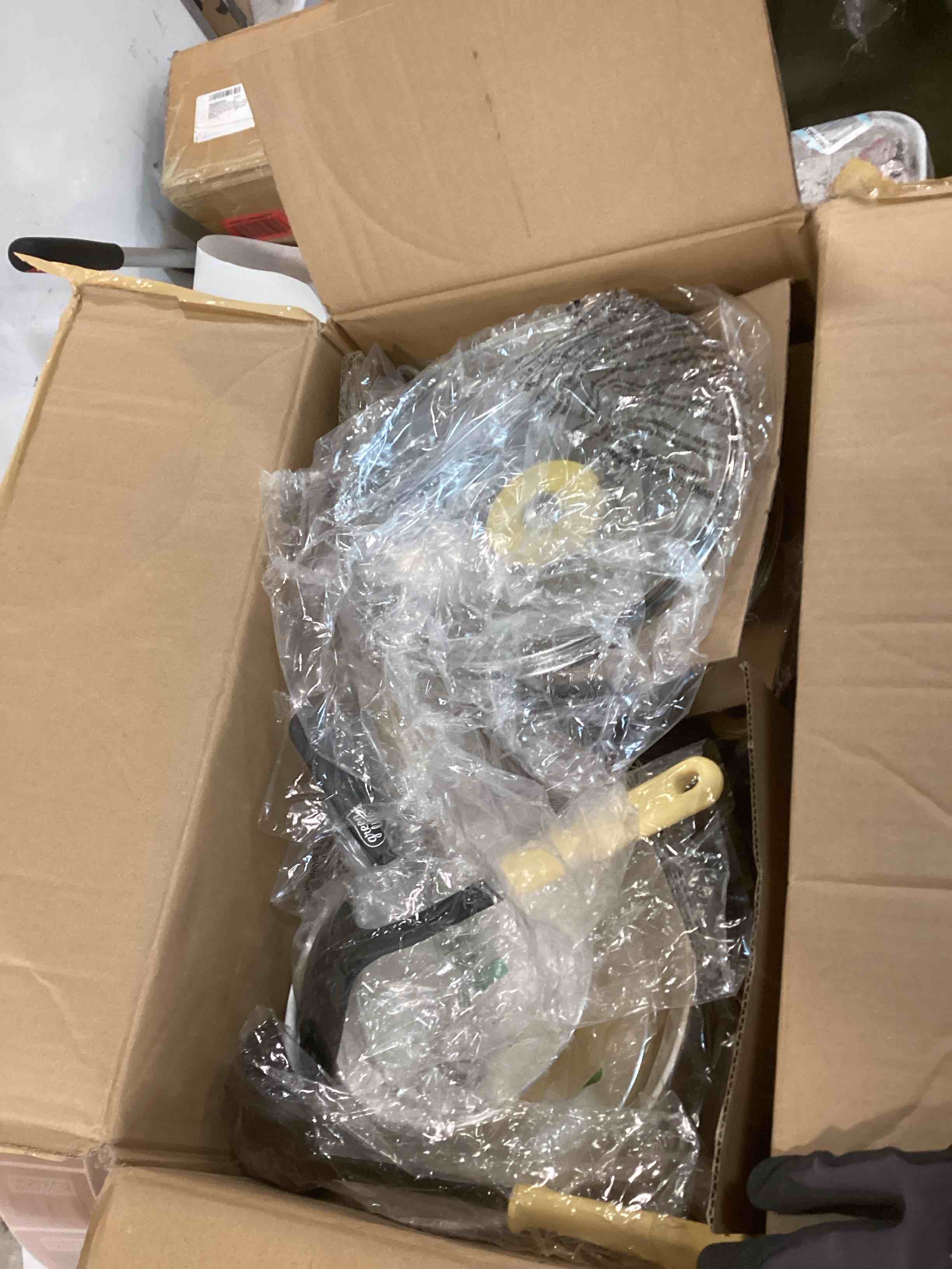 https://s3.amazonaws.com/lotting-images-prod/bidfta/RED5705020_1705607654470.jpeg