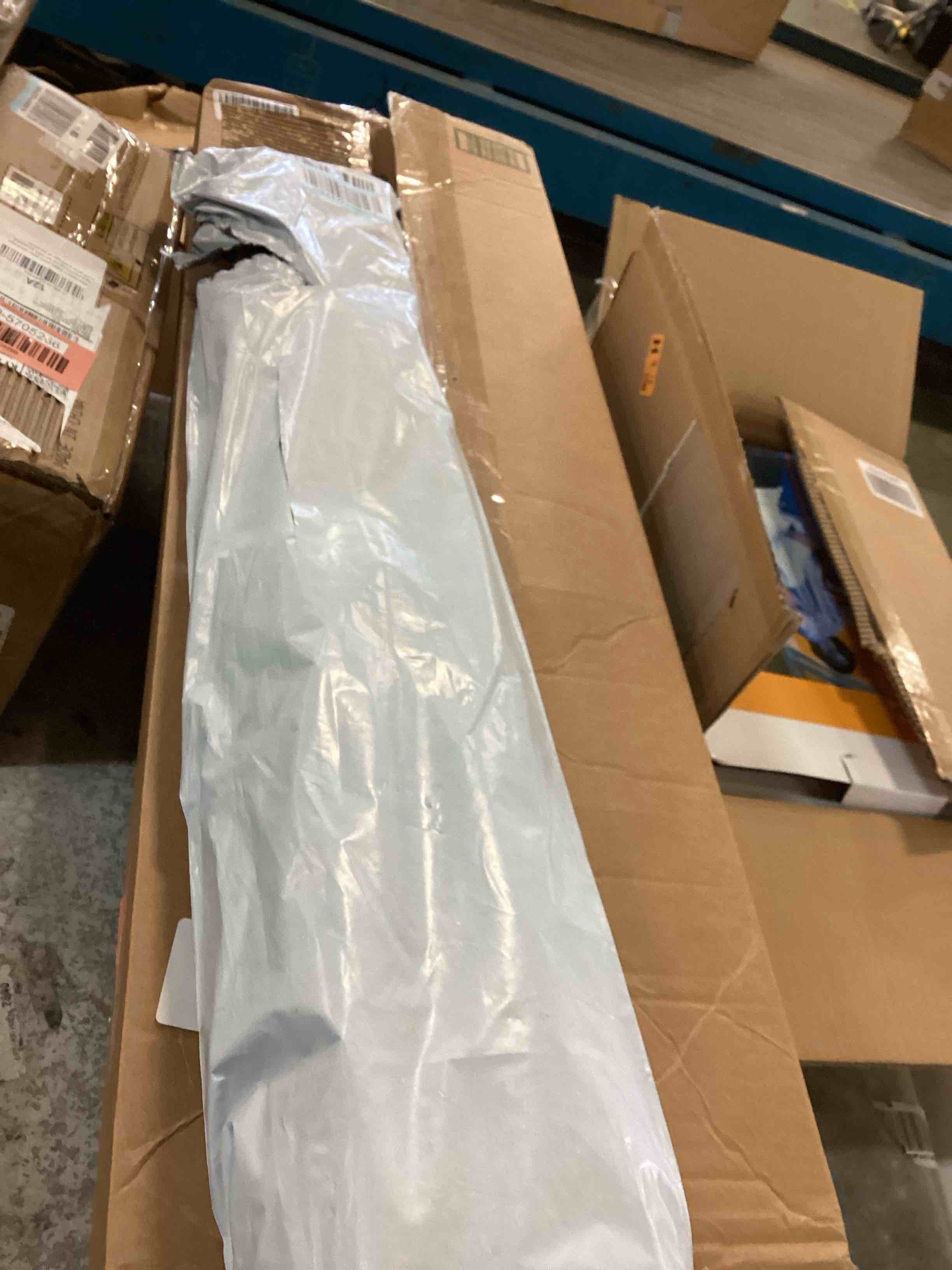 https://s3.amazonaws.com/lotting-images-prod/bidfta/RED5705269_1705865280339.jpeg