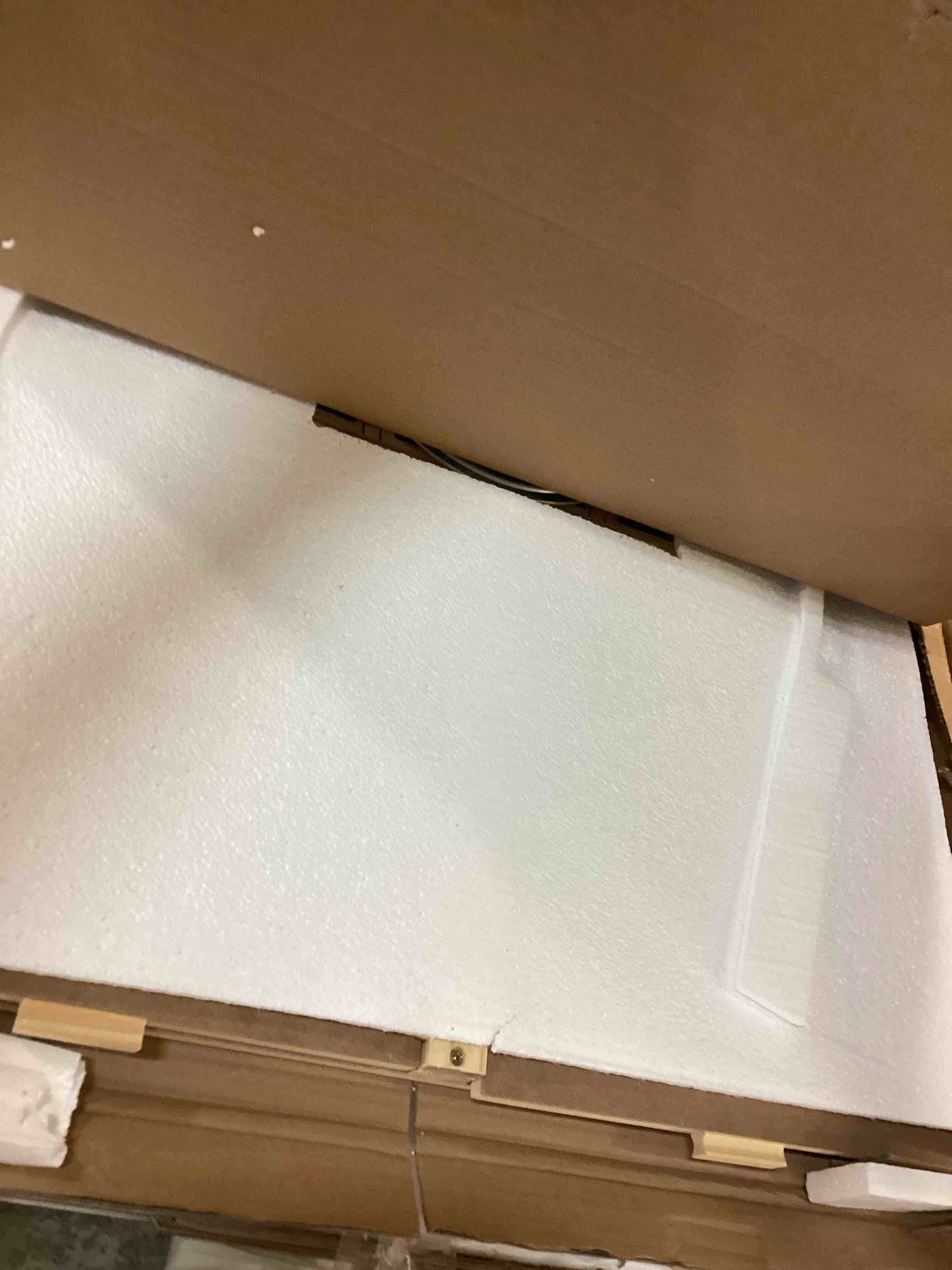 https://s3.amazonaws.com/lotting-images-prod/bidfta/RED5705280_1705866119053.jpeg