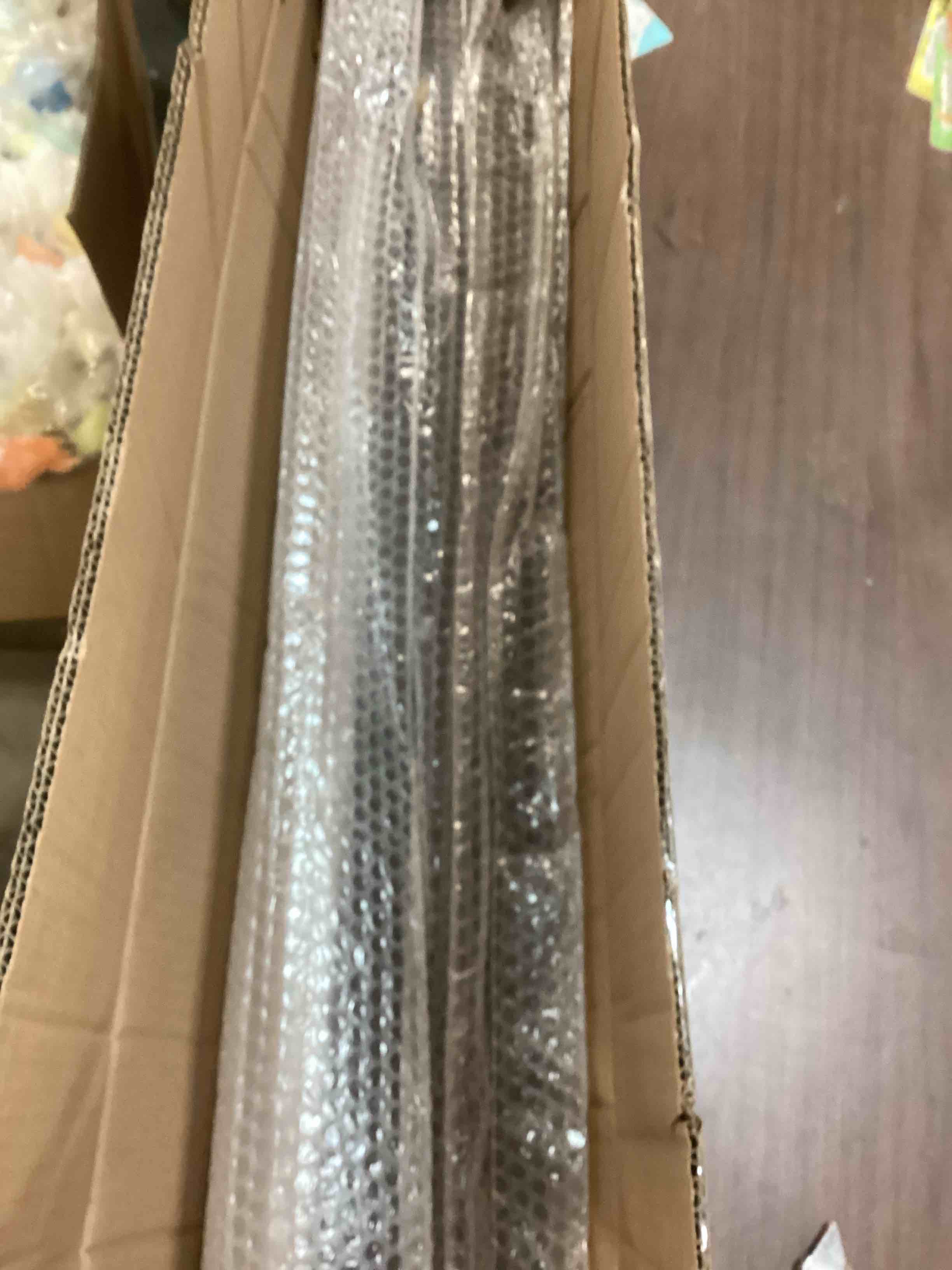 https://s3.amazonaws.com/lotting-images-prod/bidfta/RED5705429_1705939603487.jpeg