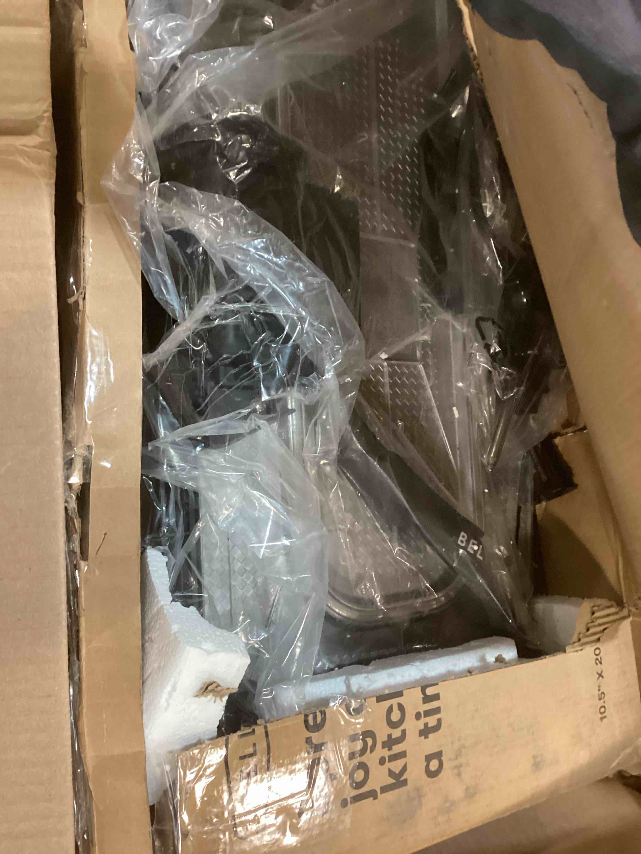 https://s3.amazonaws.com/lotting-images-prod/bidfta/RED5705506_1705951454798.jpeg