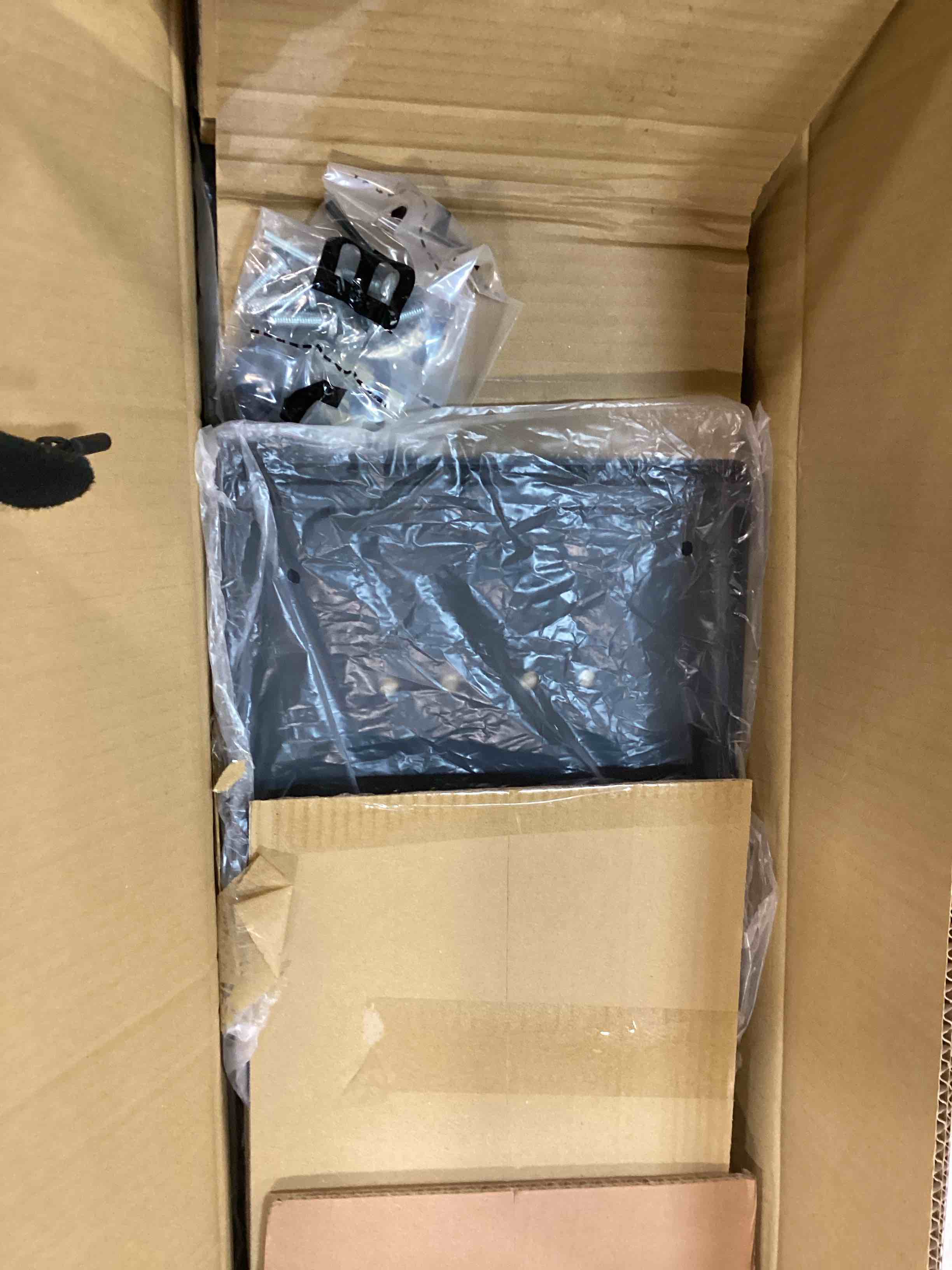 https://s3.amazonaws.com/lotting-images-prod/bidfta/RED5705586_1706016294755.jpeg