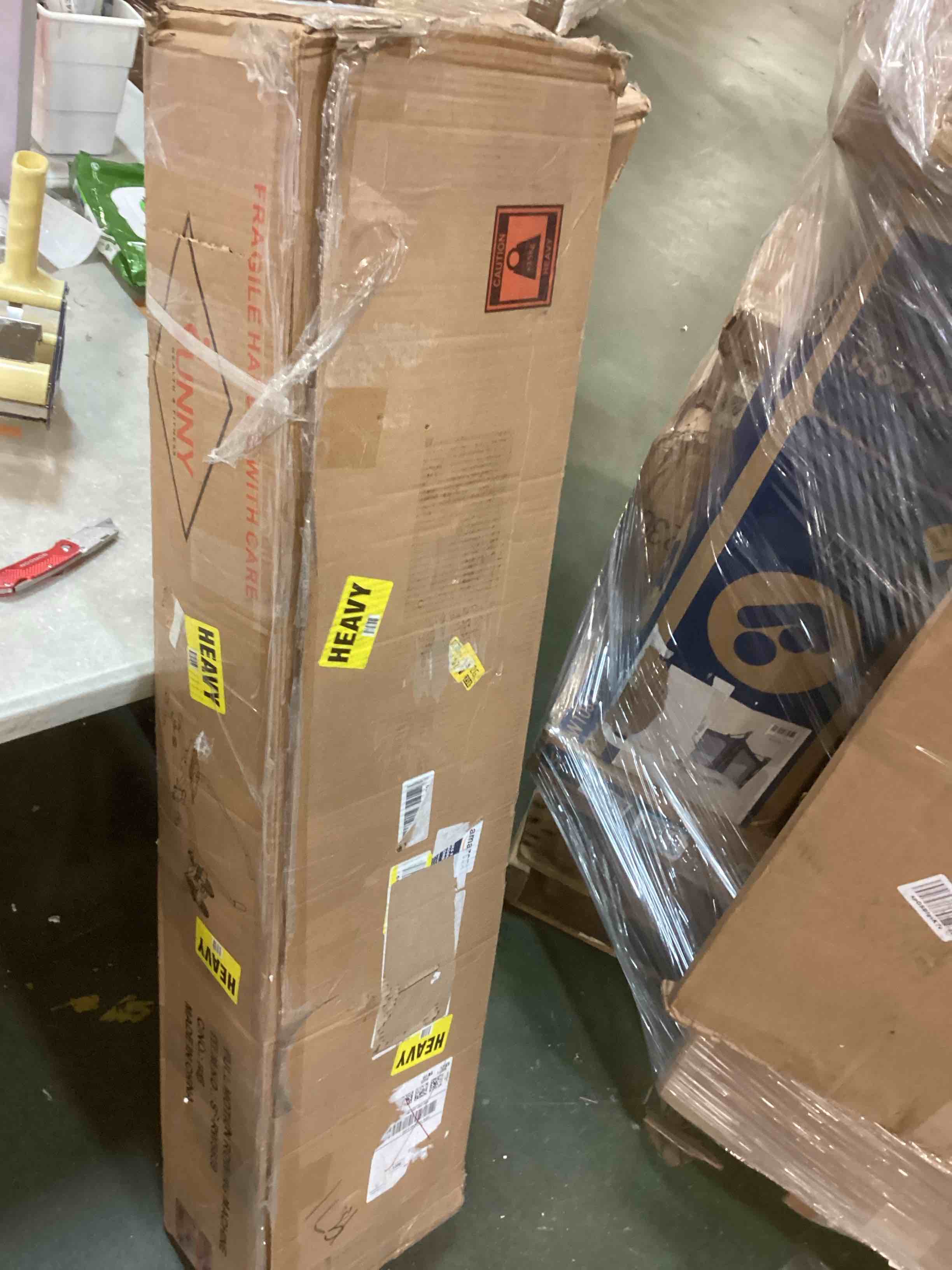 https://s3.amazonaws.com/lotting-images-prod/bidfta/RED5705757_1706042703886.jpeg