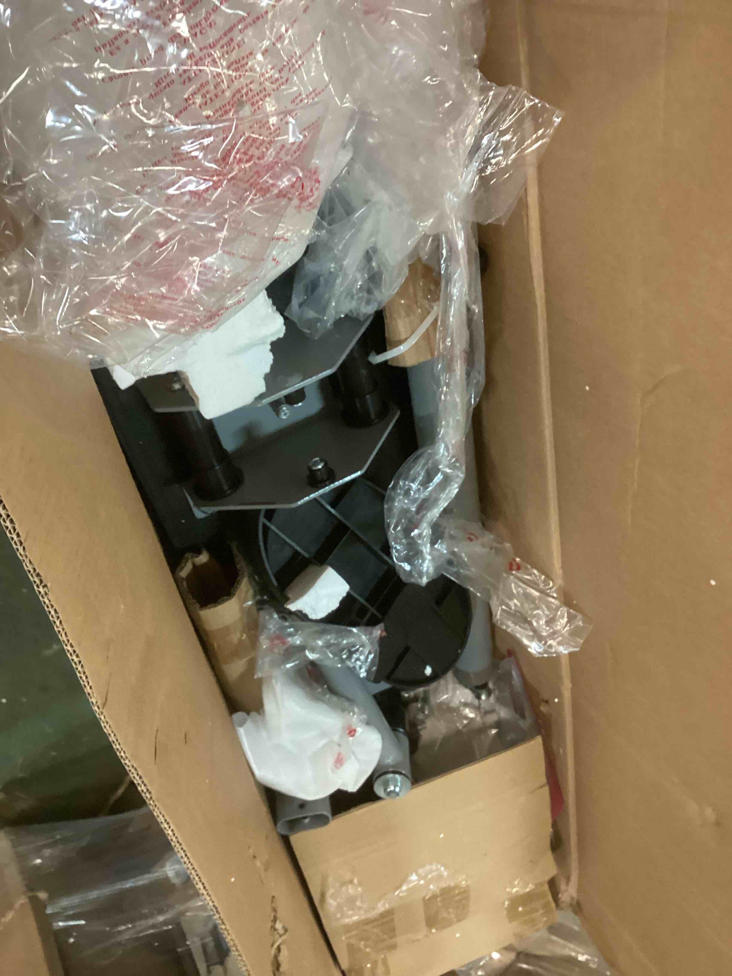 https://s3.amazonaws.com/lotting-images-prod/bidfta/RED5705757_1706042817810.jpeg
