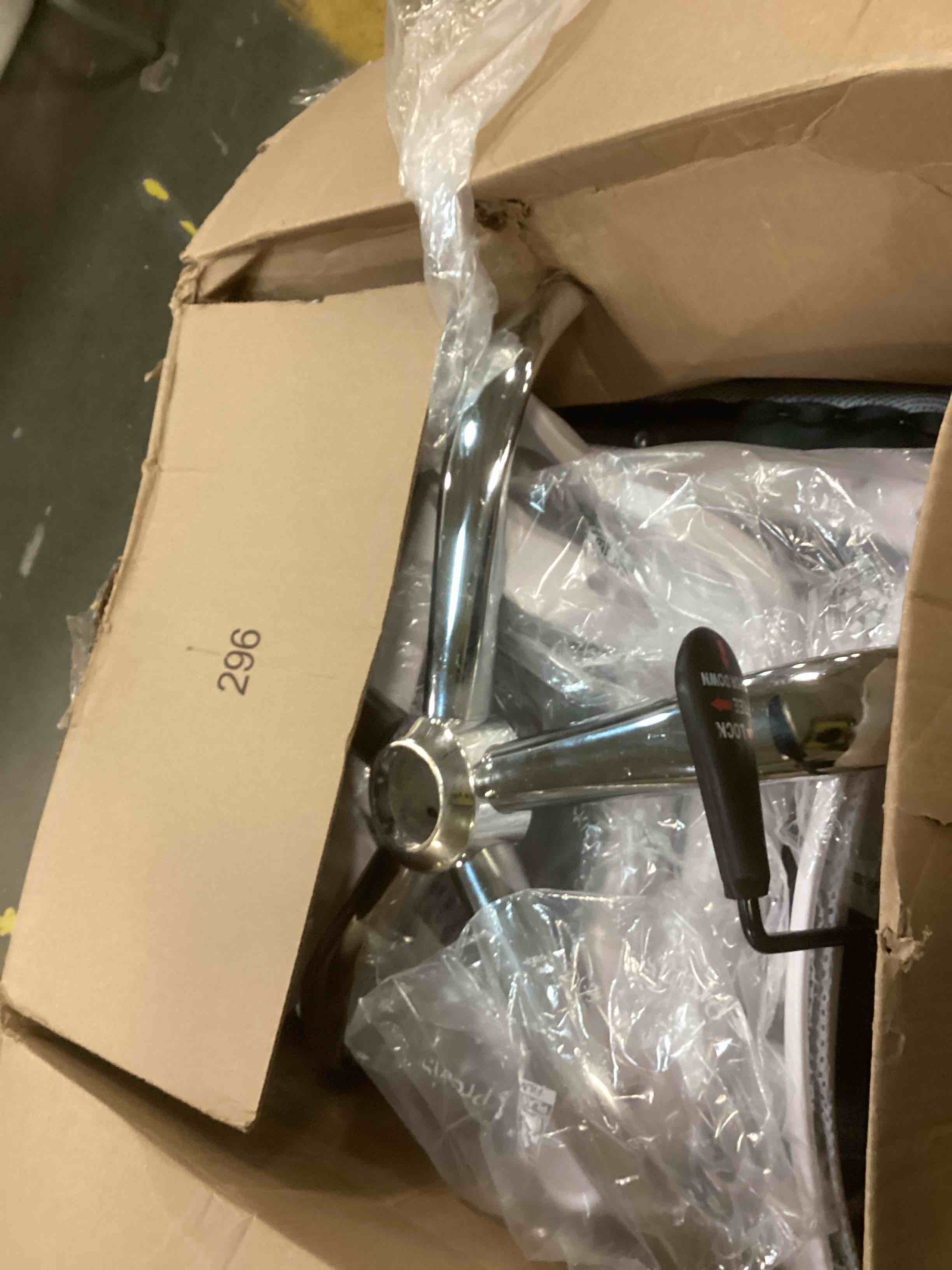 https://s3.amazonaws.com/lotting-images-prod/bidfta/RED5705823_1706103709457.jpeg