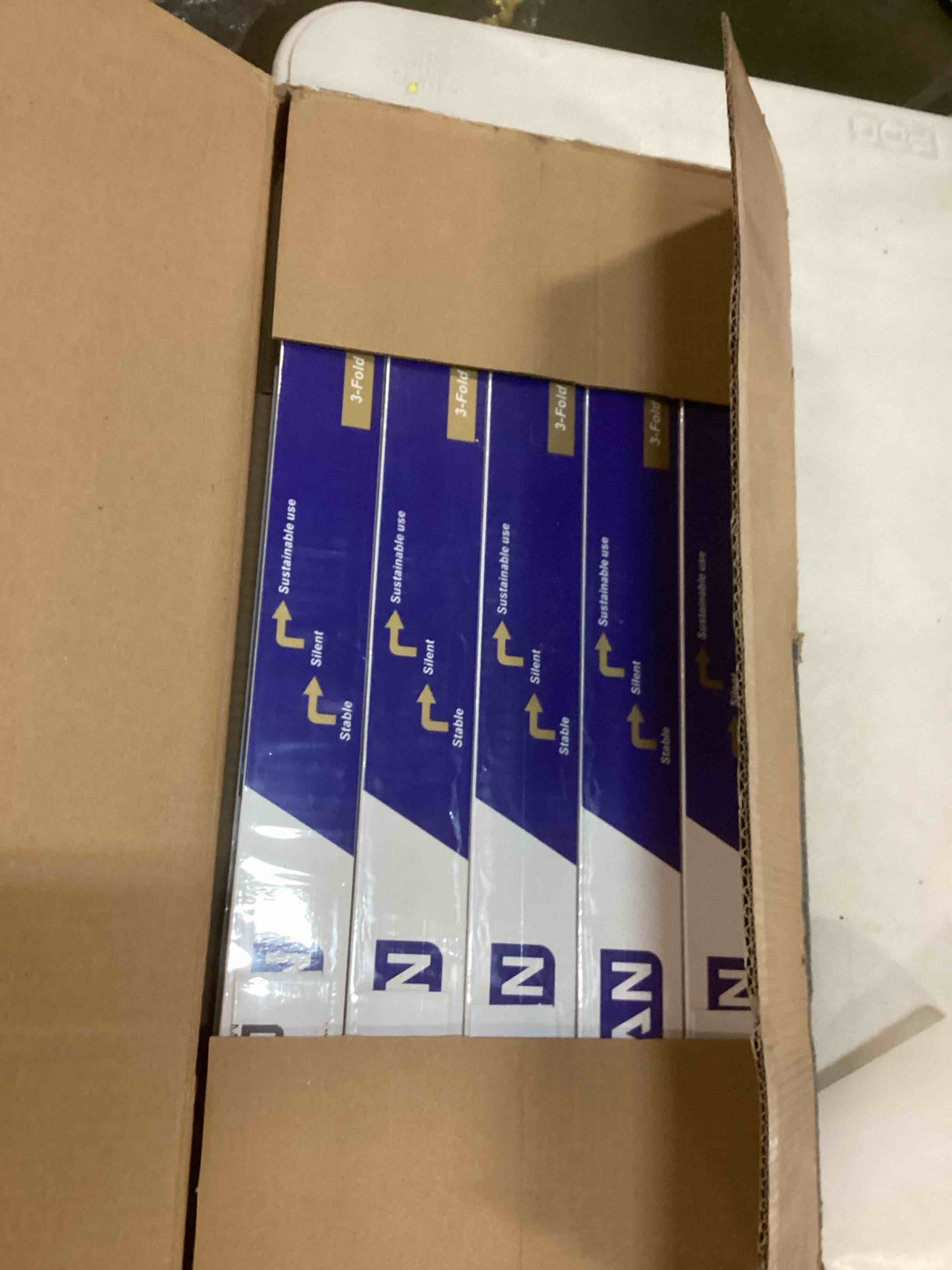 https://s3.amazonaws.com/lotting-images-prod/bidfta/RED5705942_1706121337689.jpeg