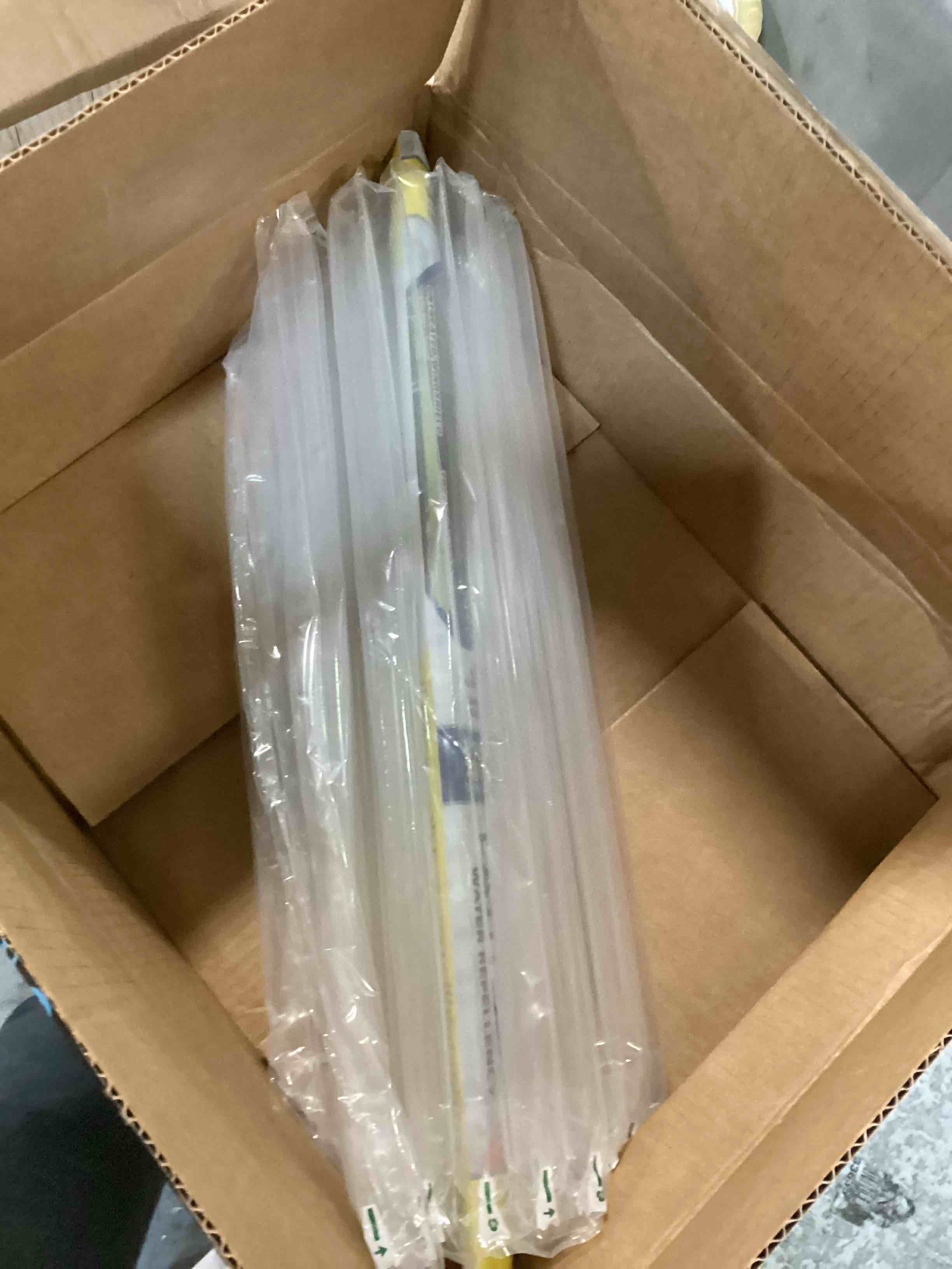https://s3.amazonaws.com/lotting-images-prod/bidfta/RED5706202_1706209798659.jpeg