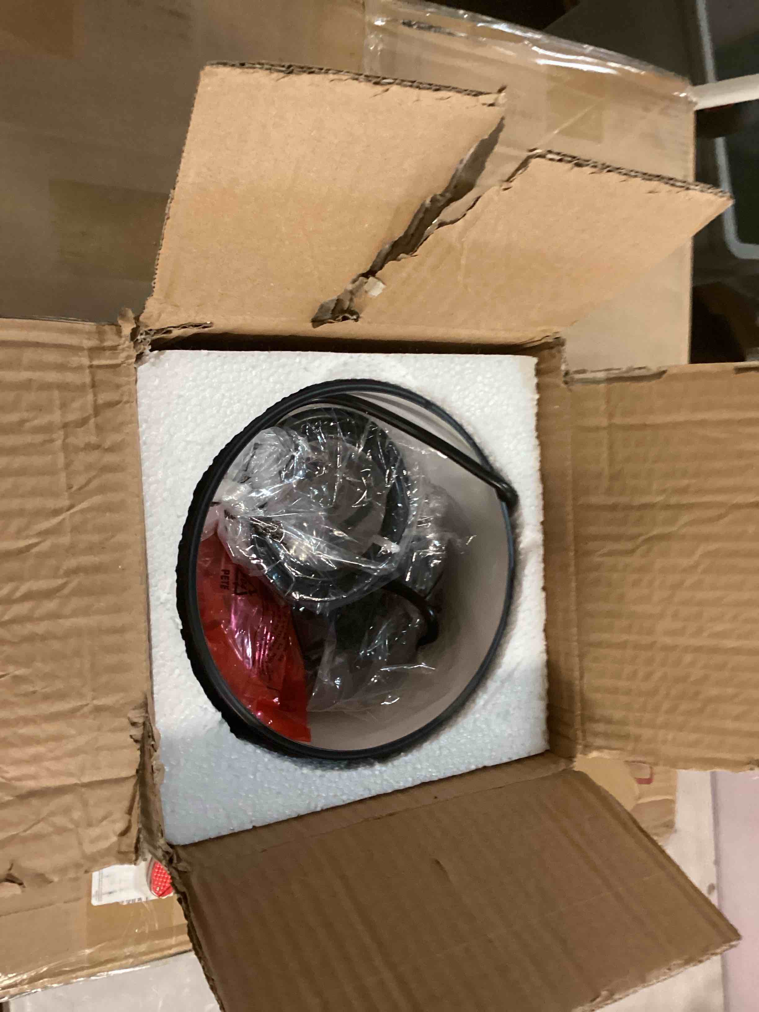 https://s3.amazonaws.com/lotting-images-prod/bidfta/RED5706332_1706283011796.jpeg