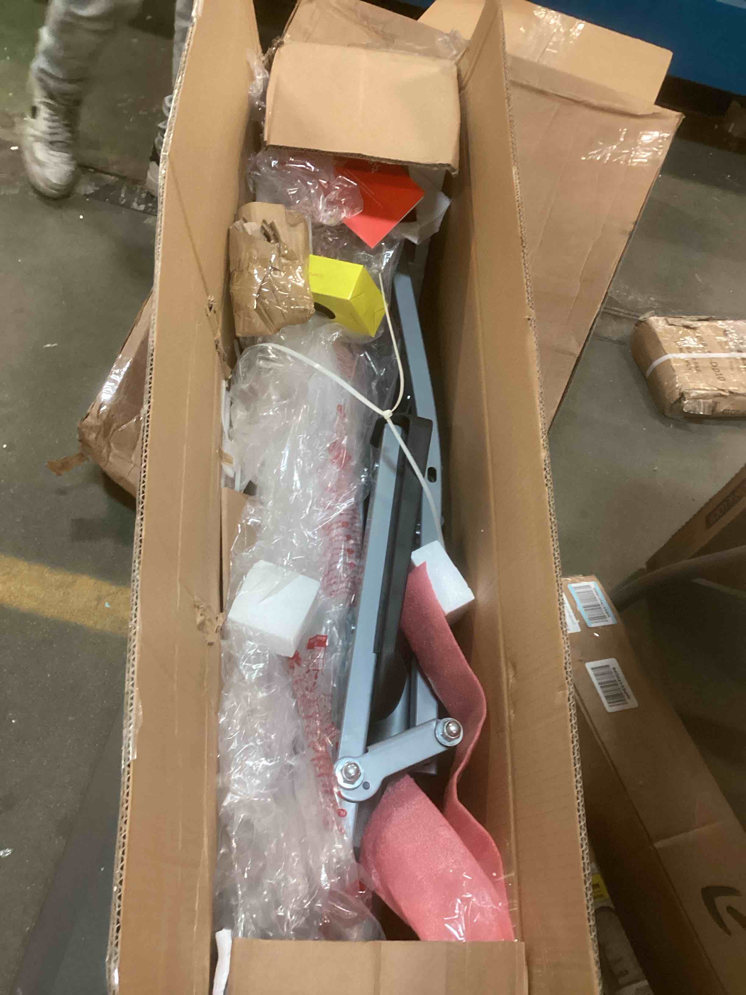 https://s3.amazonaws.com/lotting-images-prod/bidfta/RED5706679_1706112361396.jpeg