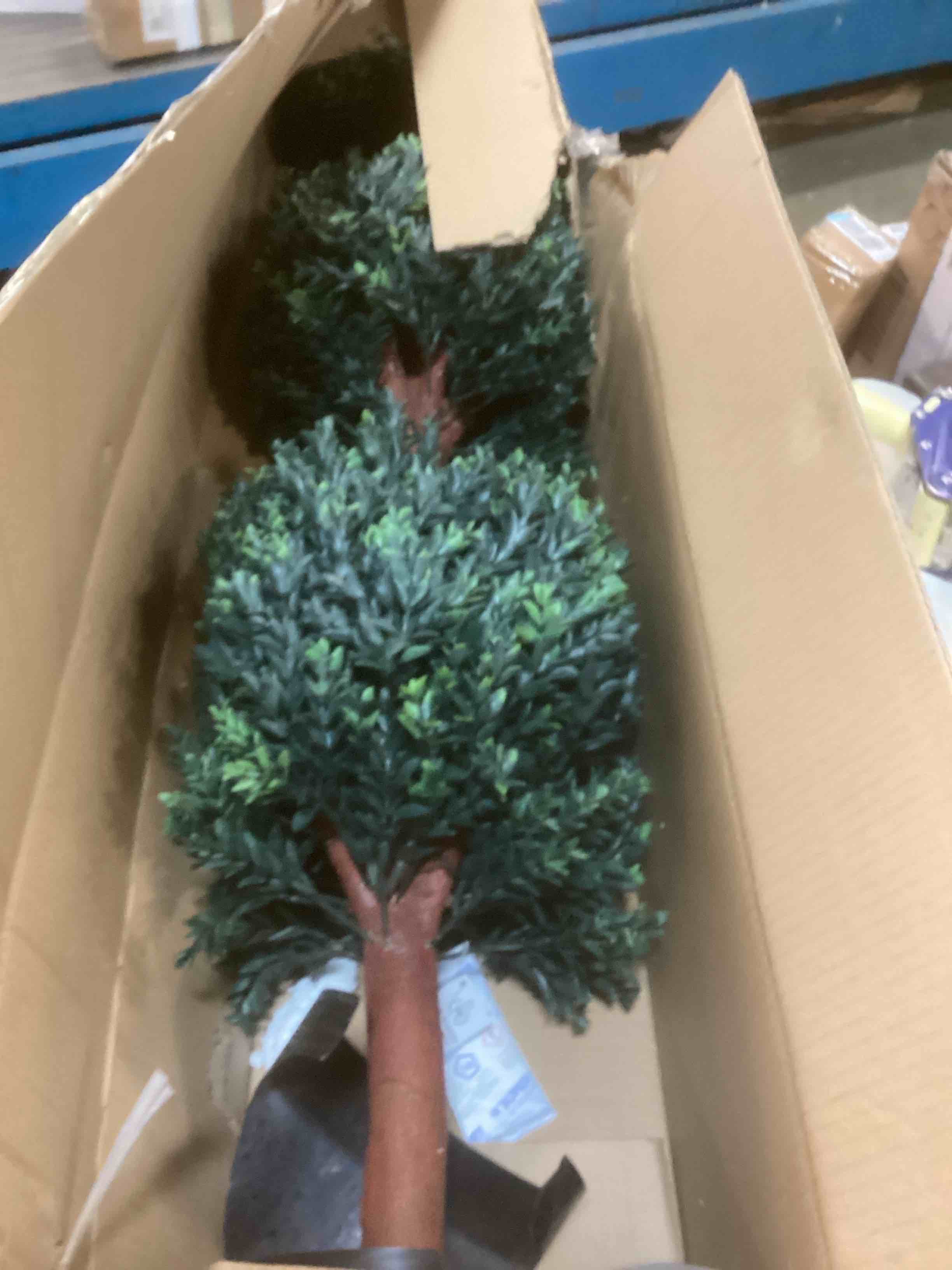 https://s3.amazonaws.com/lotting-images-prod/bidfta/RED5706692_1706113831301.jpeg
