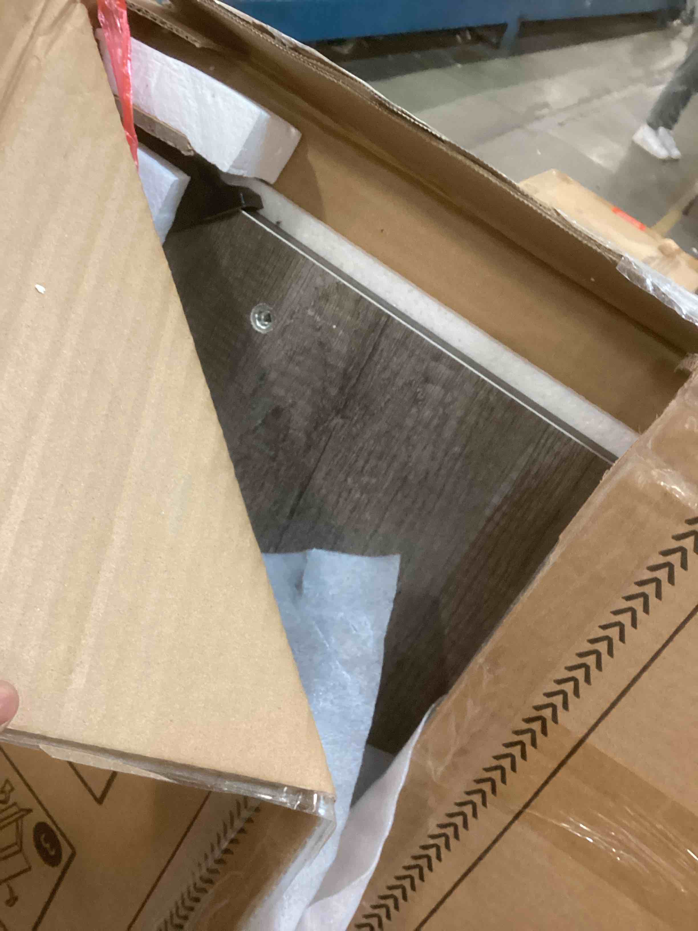 https://s3.amazonaws.com/lotting-images-prod/bidfta/RED5706707_1706116050147.jpeg