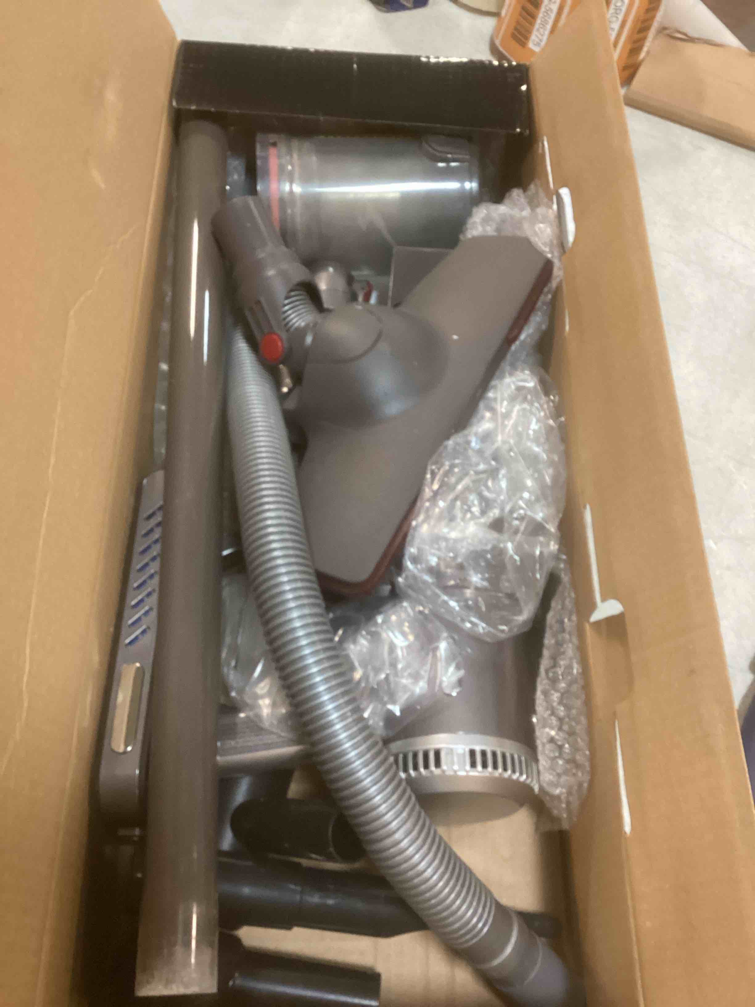 https://s3.amazonaws.com/lotting-images-prod/bidfta/RED5706774_1706125806901.jpeg