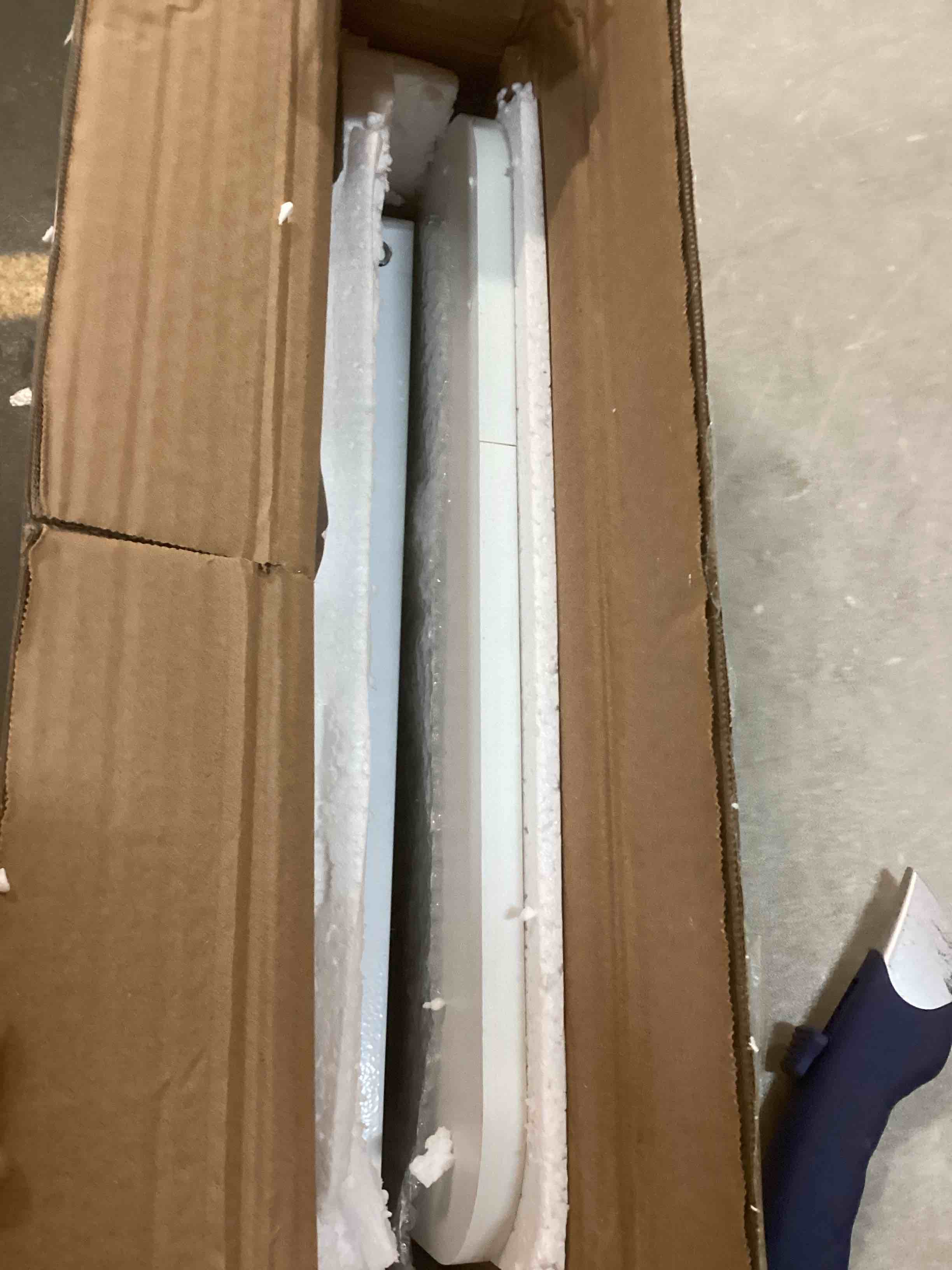 https://s3.amazonaws.com/lotting-images-prod/bidfta/RED5707116_1706278416196.jpeg