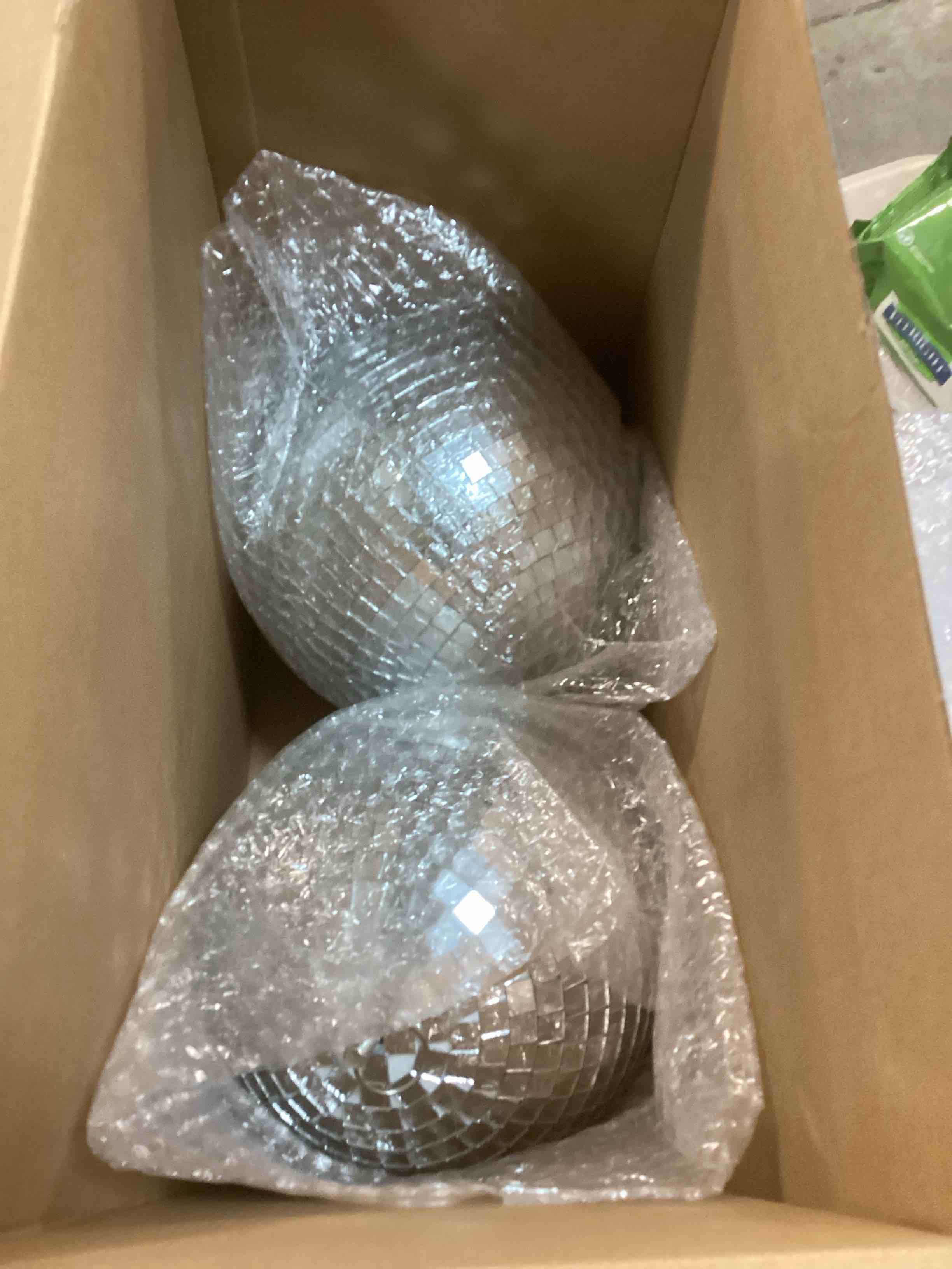 https://s3.amazonaws.com/lotting-images-prod/bidfta/RED5707172_1706285772897.jpeg