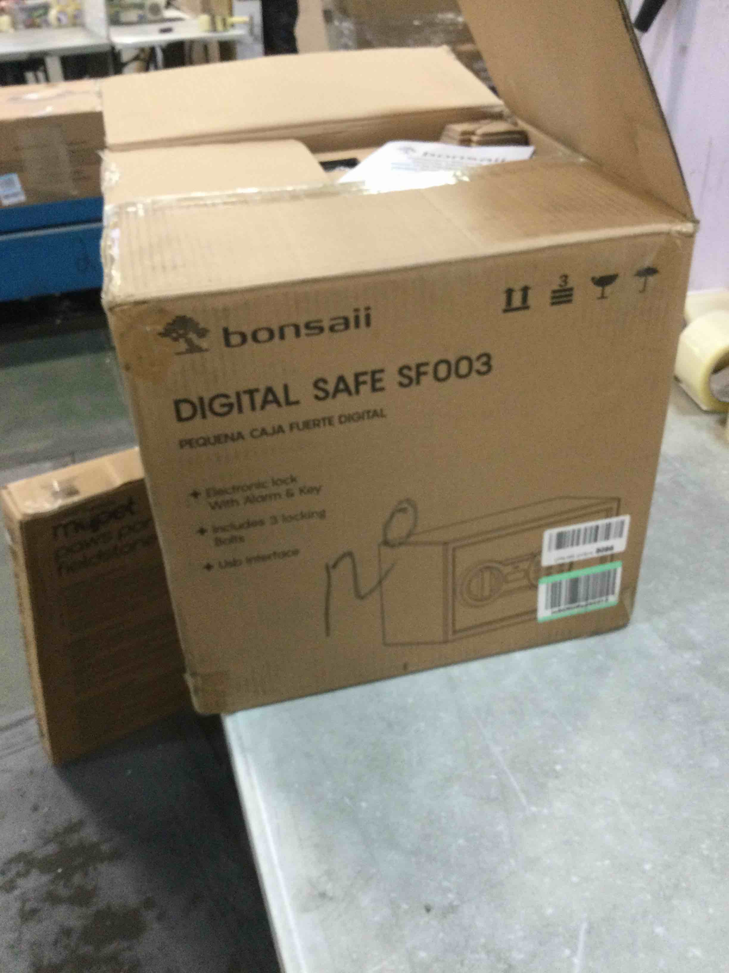 https://s3.amazonaws.com/lotting-images-prod/bidfta/RED5707327_1706535129010.jpeg