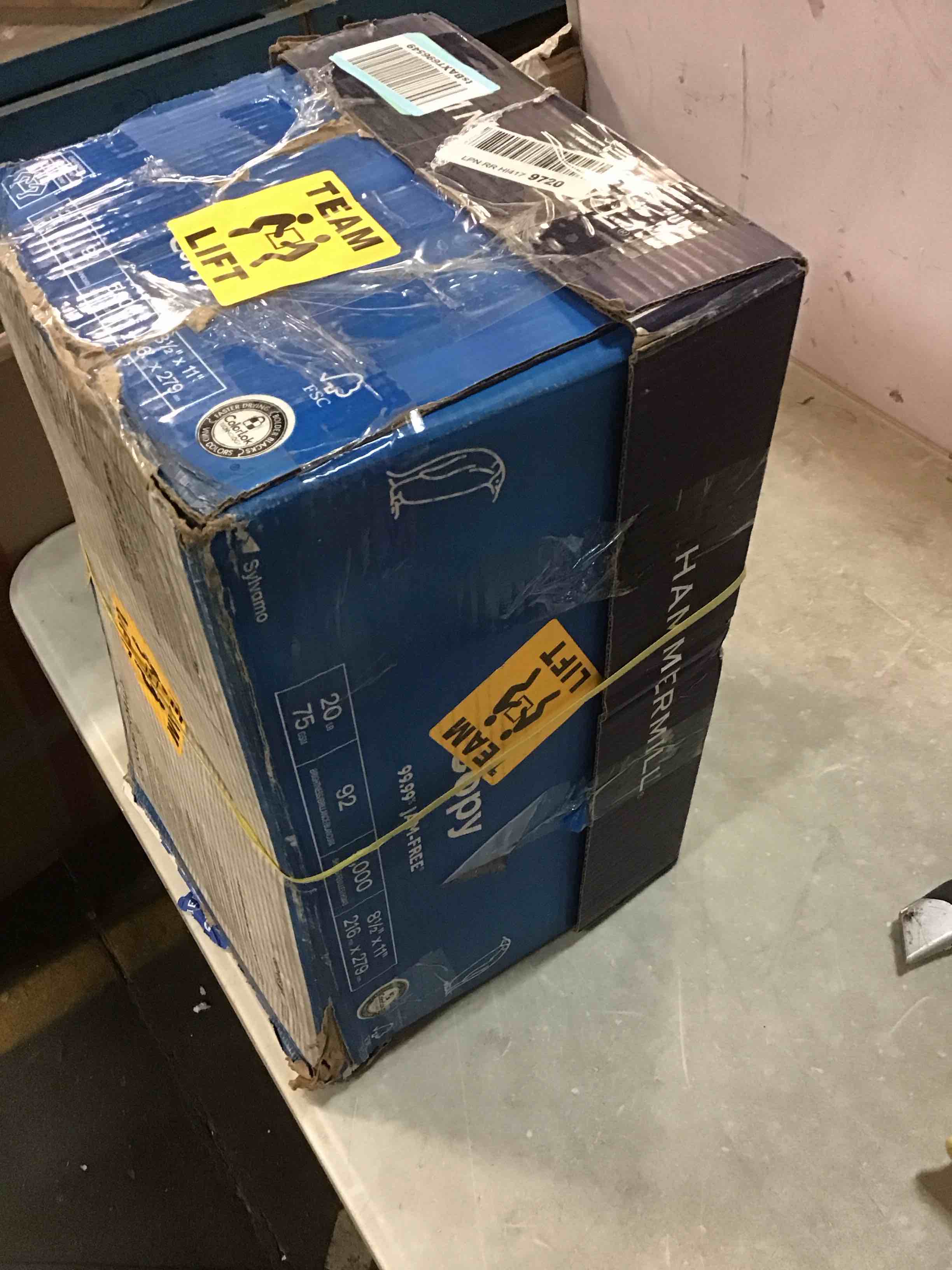 https://s3.amazonaws.com/lotting-images-prod/bidfta/RED5707532_1706644218317.jpeg