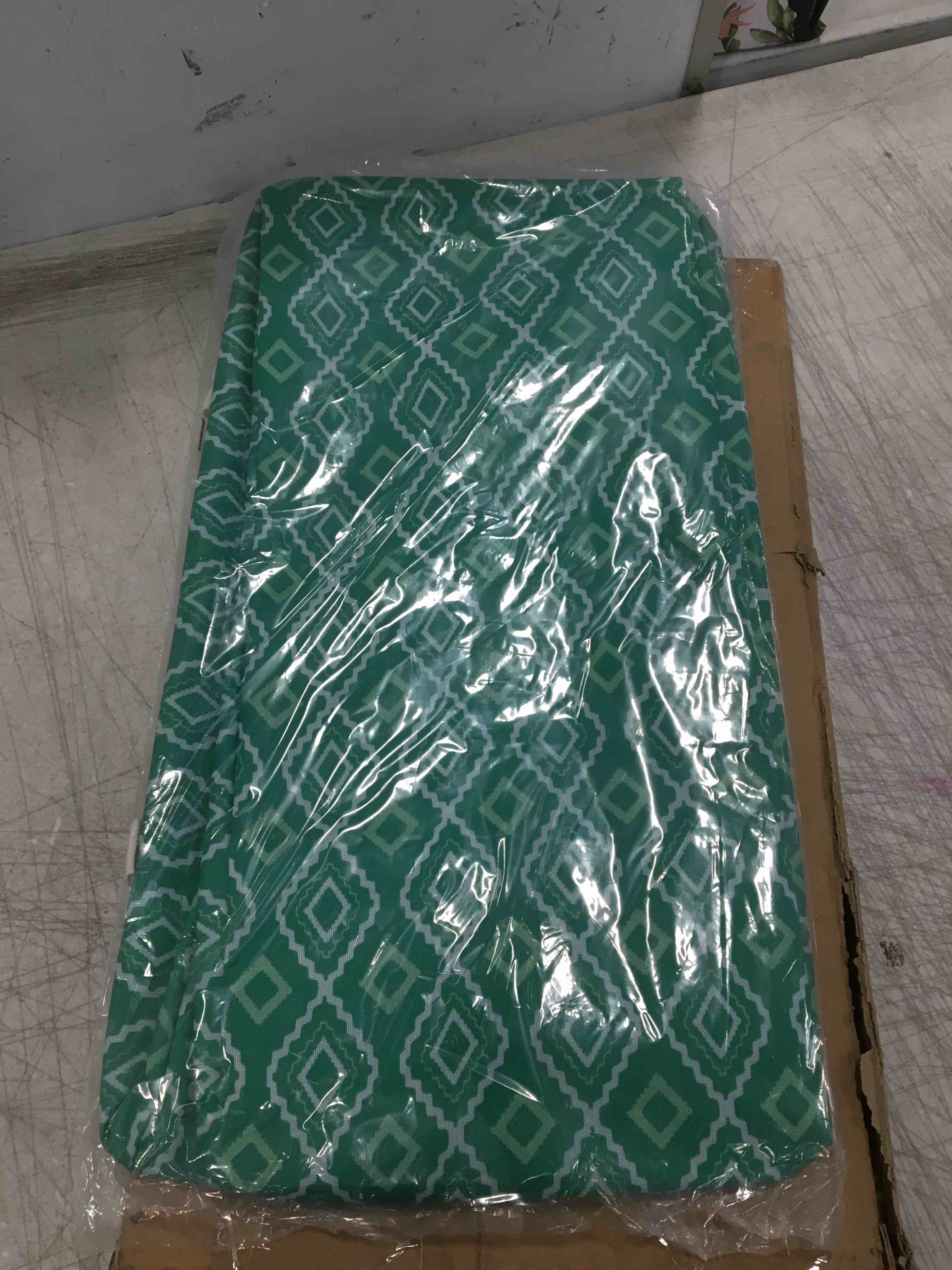 https://s3.amazonaws.com/lotting-images-prod/bidfta/RED5707689_1706801692675.jpeg