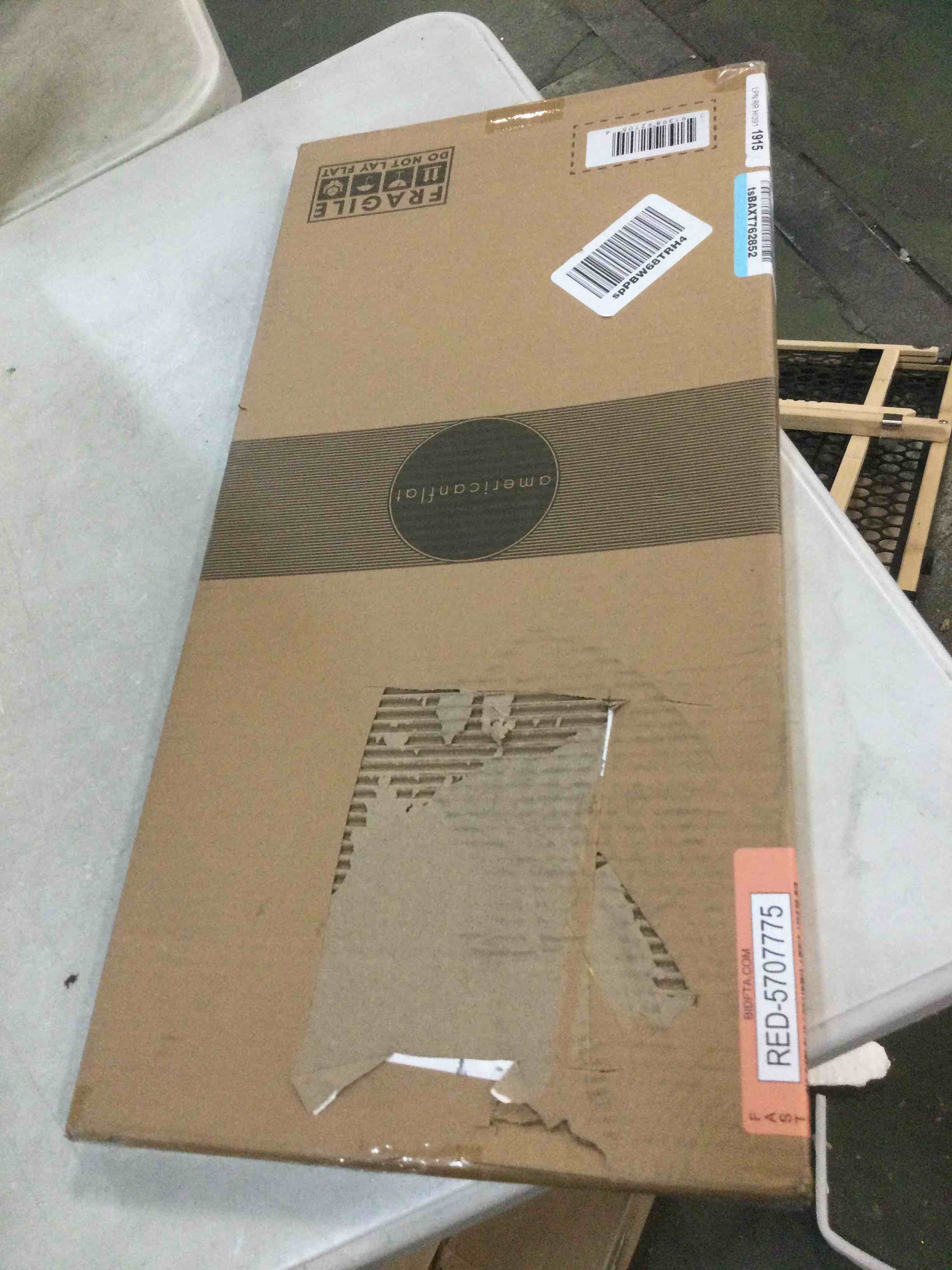 https://s3.amazonaws.com/lotting-images-prod/bidfta/RED5707775_1706803949259.jpeg