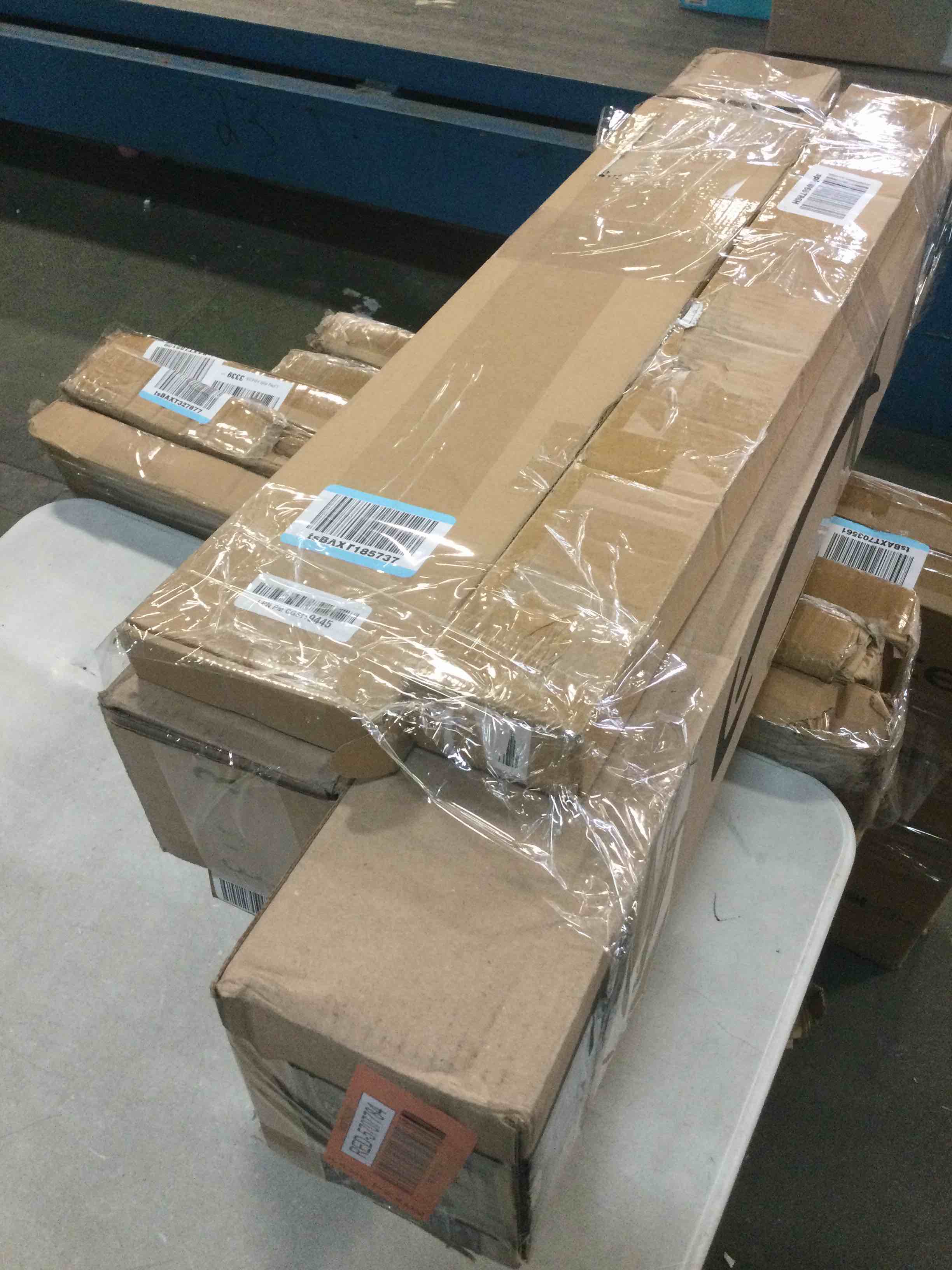 https://s3.amazonaws.com/lotting-images-prod/bidfta/RED5707784_1706808493427.jpeg