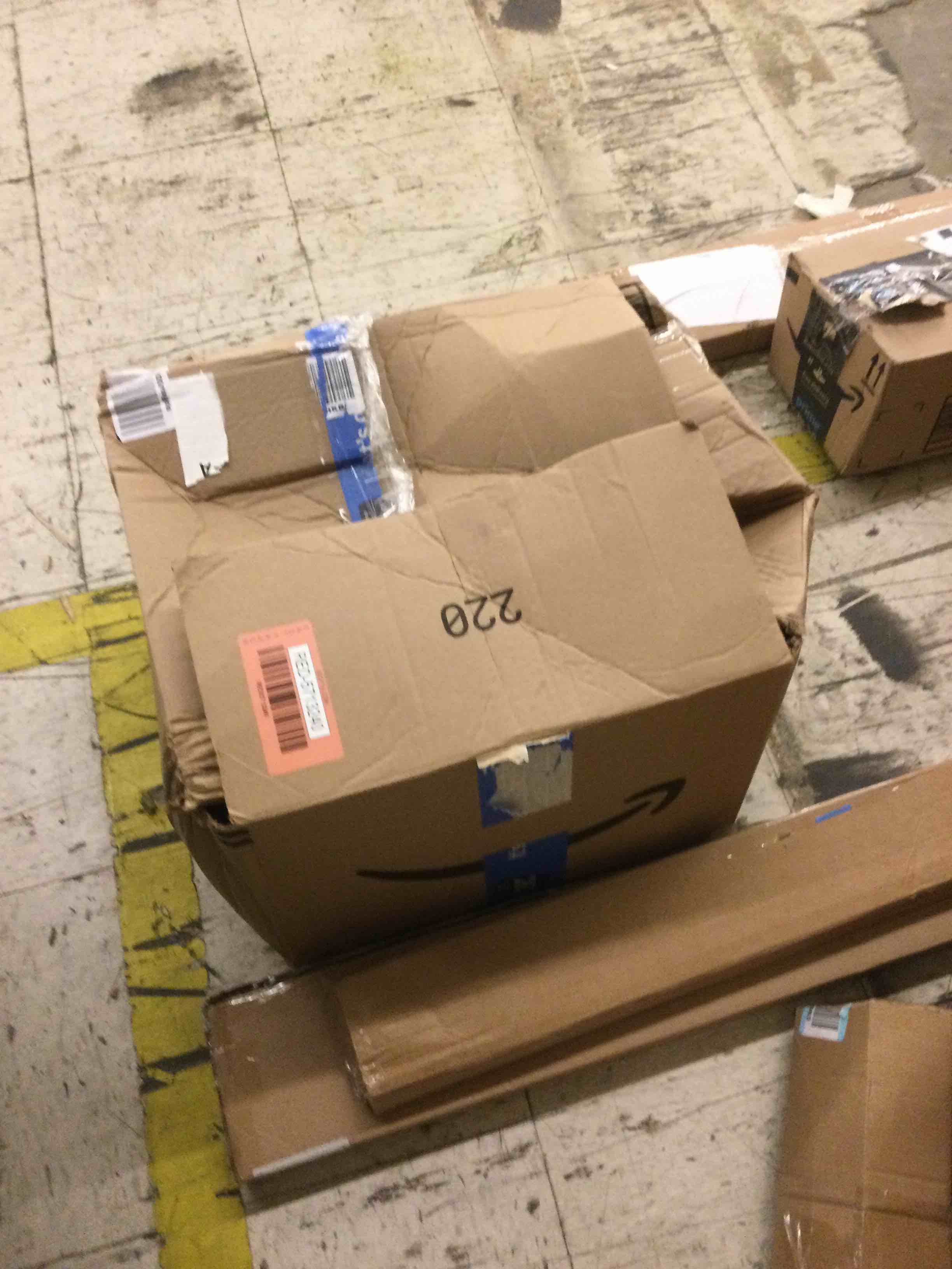 https://s3.amazonaws.com/lotting-images-prod/bidfta/RED5713240_1760109701877.jpeg