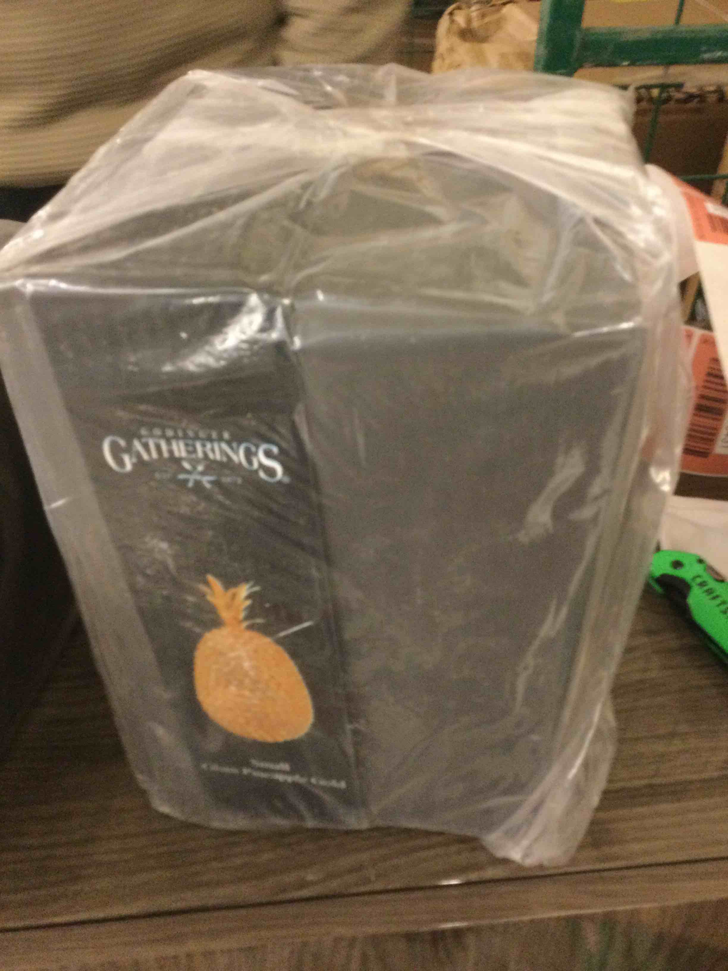 Condition photo showing New/Like New for Godinger Glam Pineapple Fruit Holiday Decoration - Gold