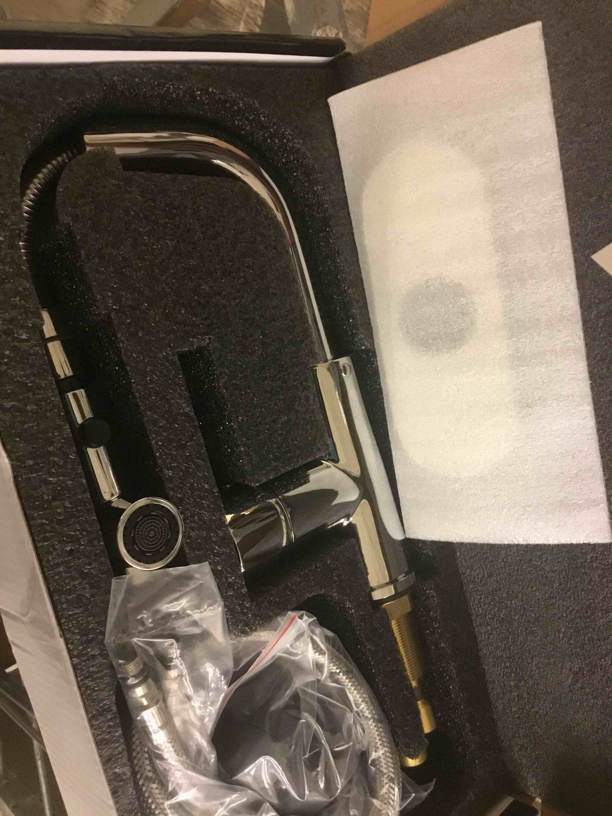 https://s3.amazonaws.com/lotting-images-prod/bidfta/RED5714198_1745959772288.jpeg