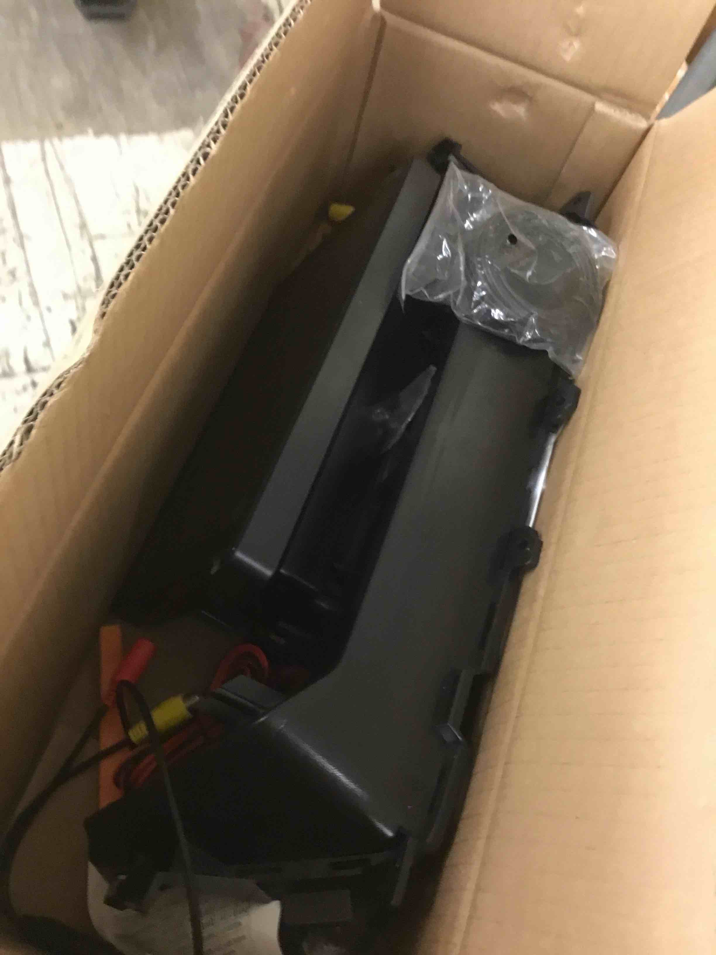 https://s3.amazonaws.com/lotting-images-prod/bidfta/RED5714307_1746739694307.jpeg