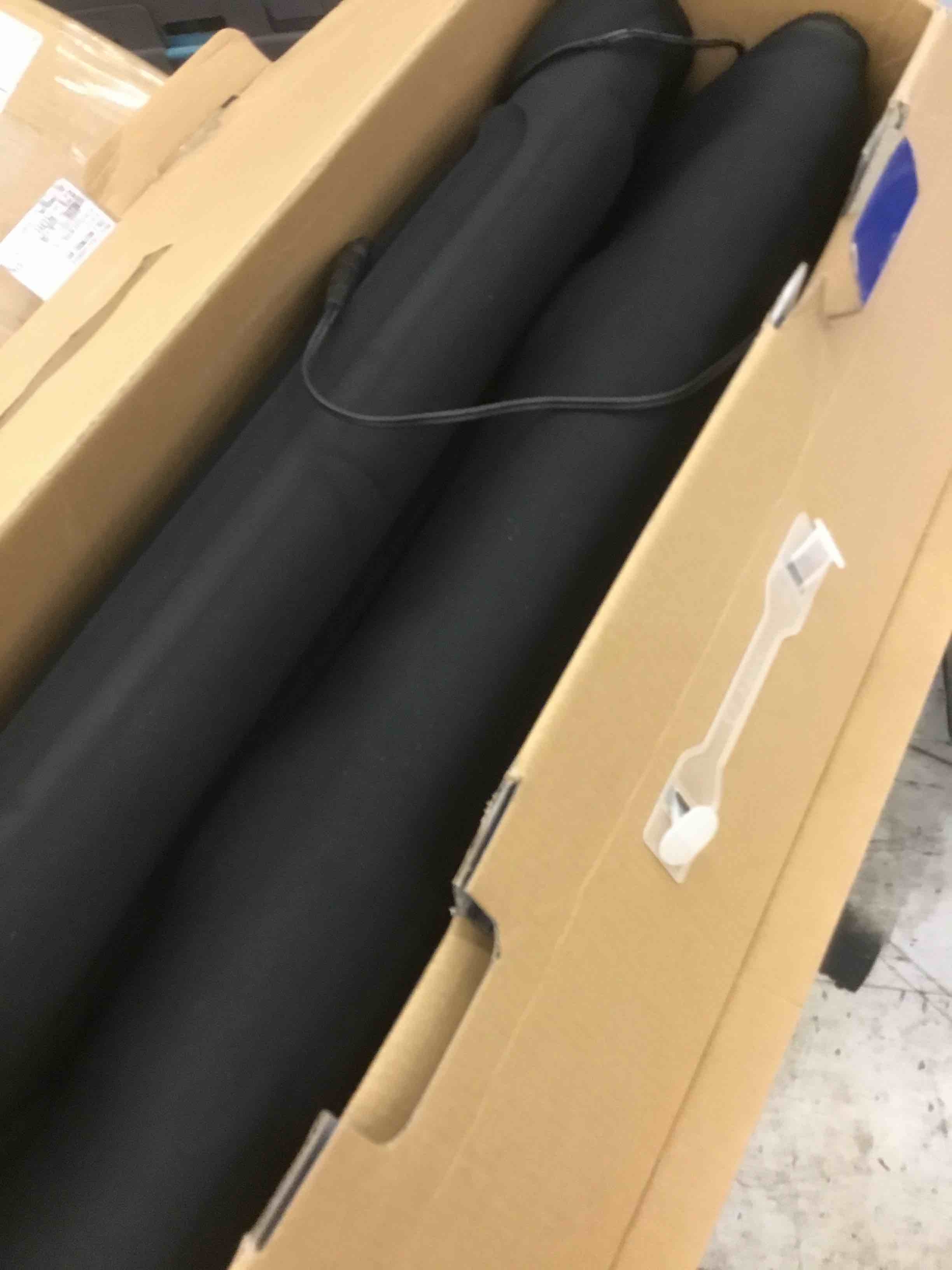 https://s3.amazonaws.com/lotting-images-prod/bidfta/RED5714575_1750347073258.jpeg
