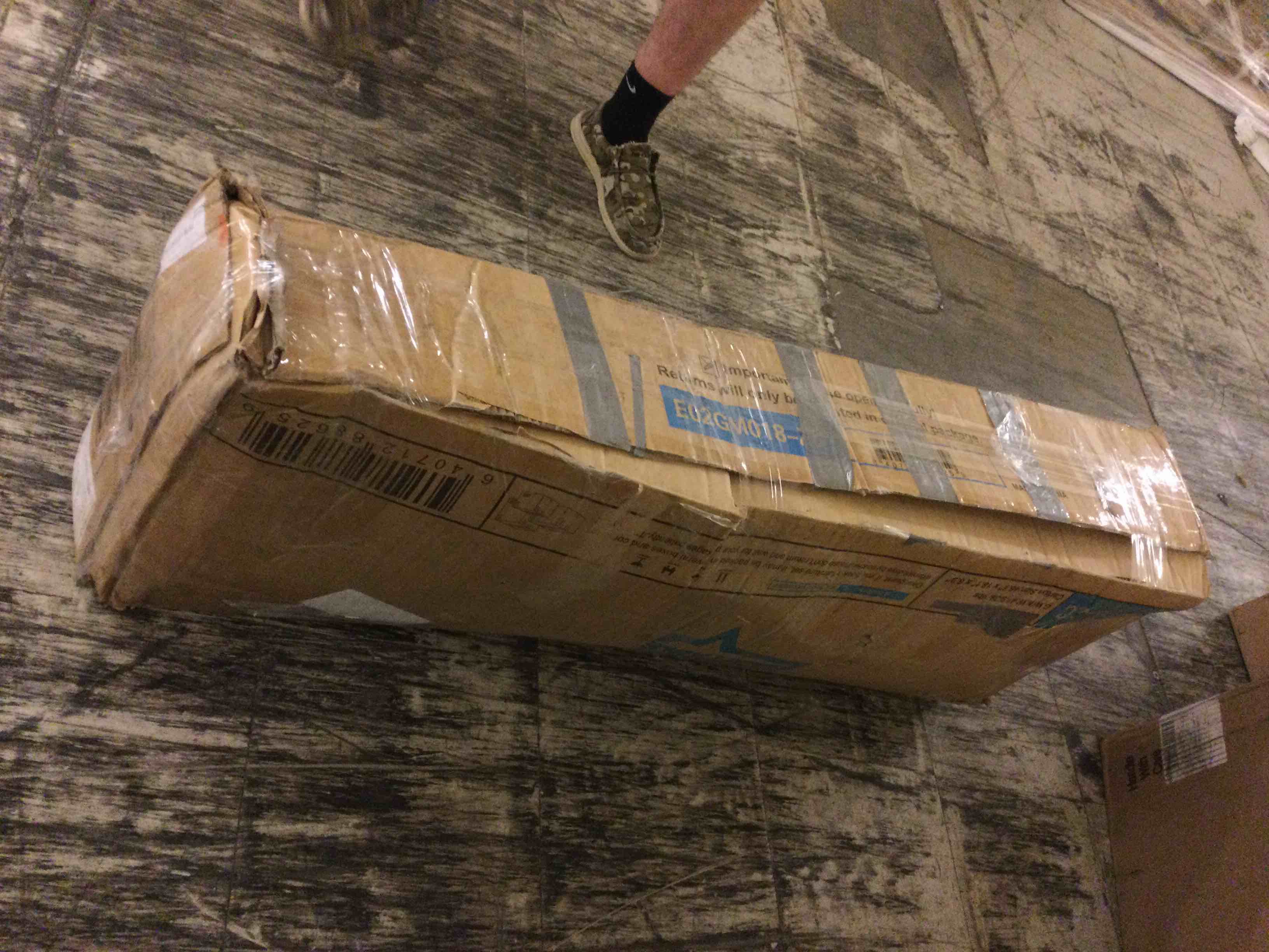https://s3.amazonaws.com/lotting-images-prod/bidfta/RED5714764_1752508668103.jpeg