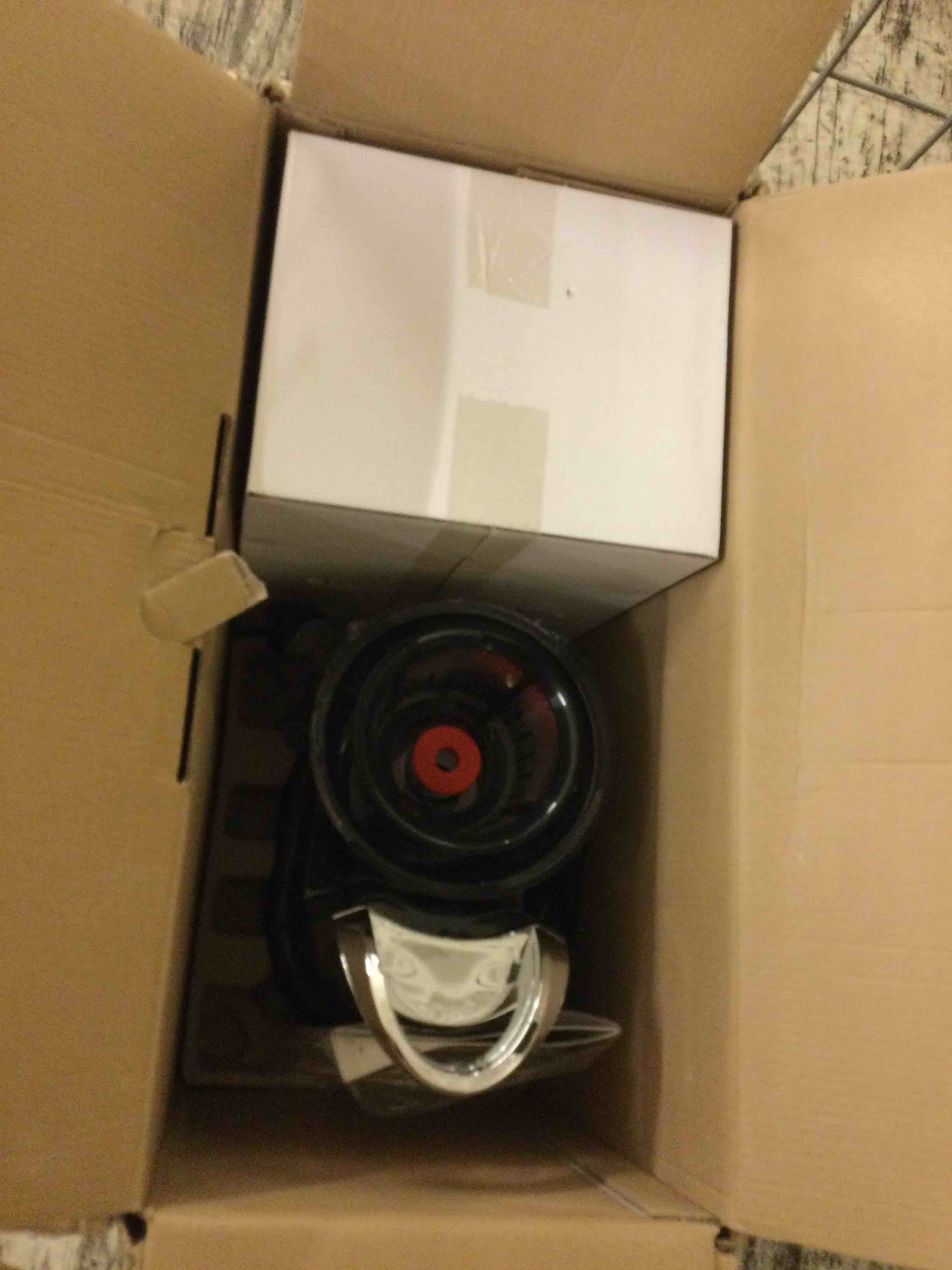 https://s3.amazonaws.com/lotting-images-prod/bidfta/RED5714828_1753716682840.jpeg